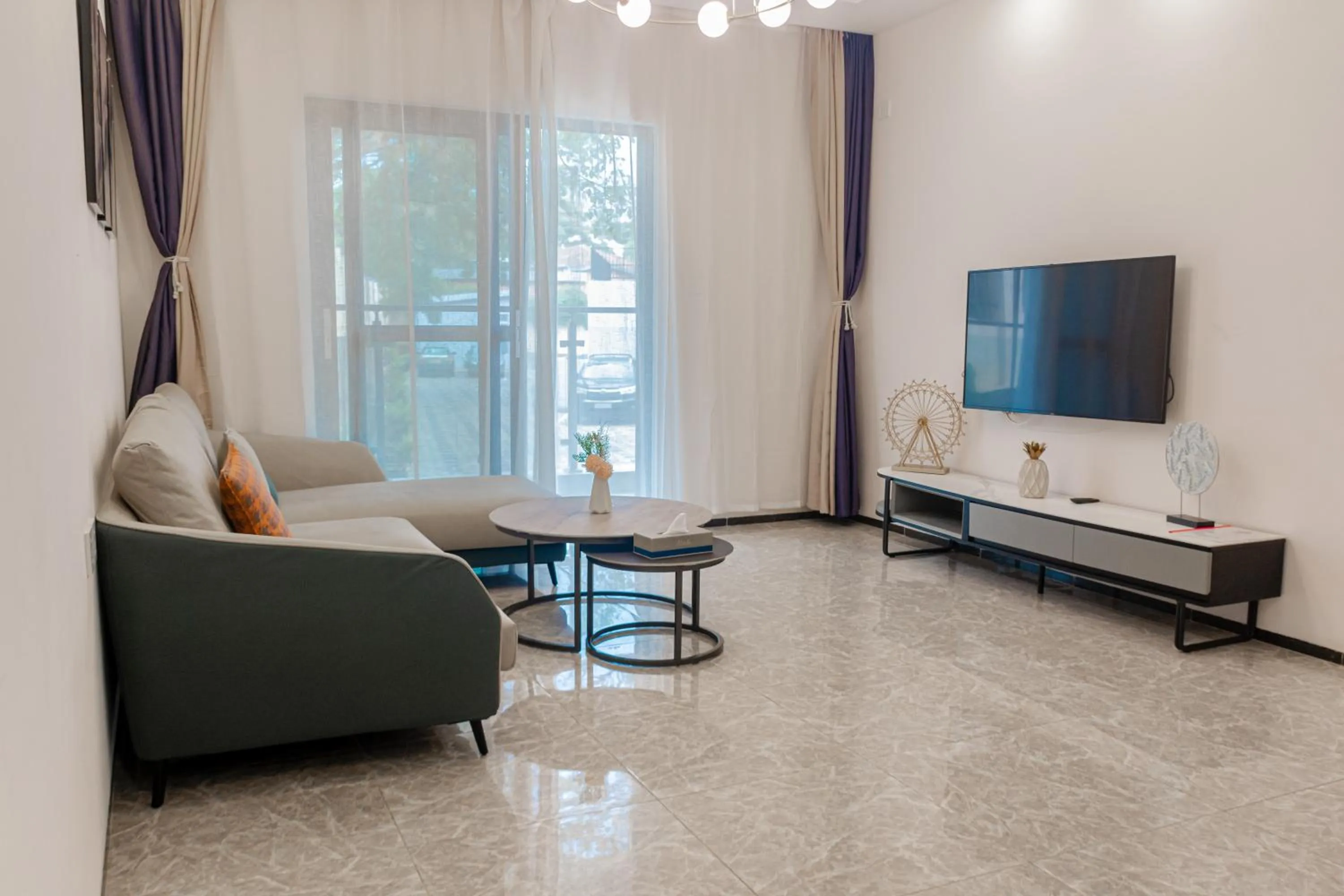 TV and multimedia in Elizabeth Golf Apartment by Link