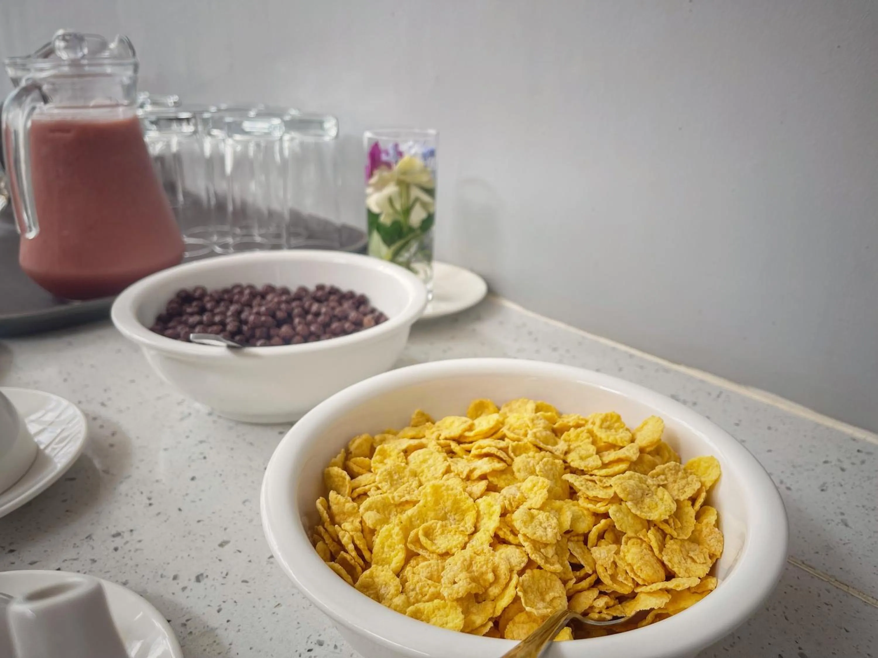 Food and drinks in Elizabeth Golf Apartment by Link