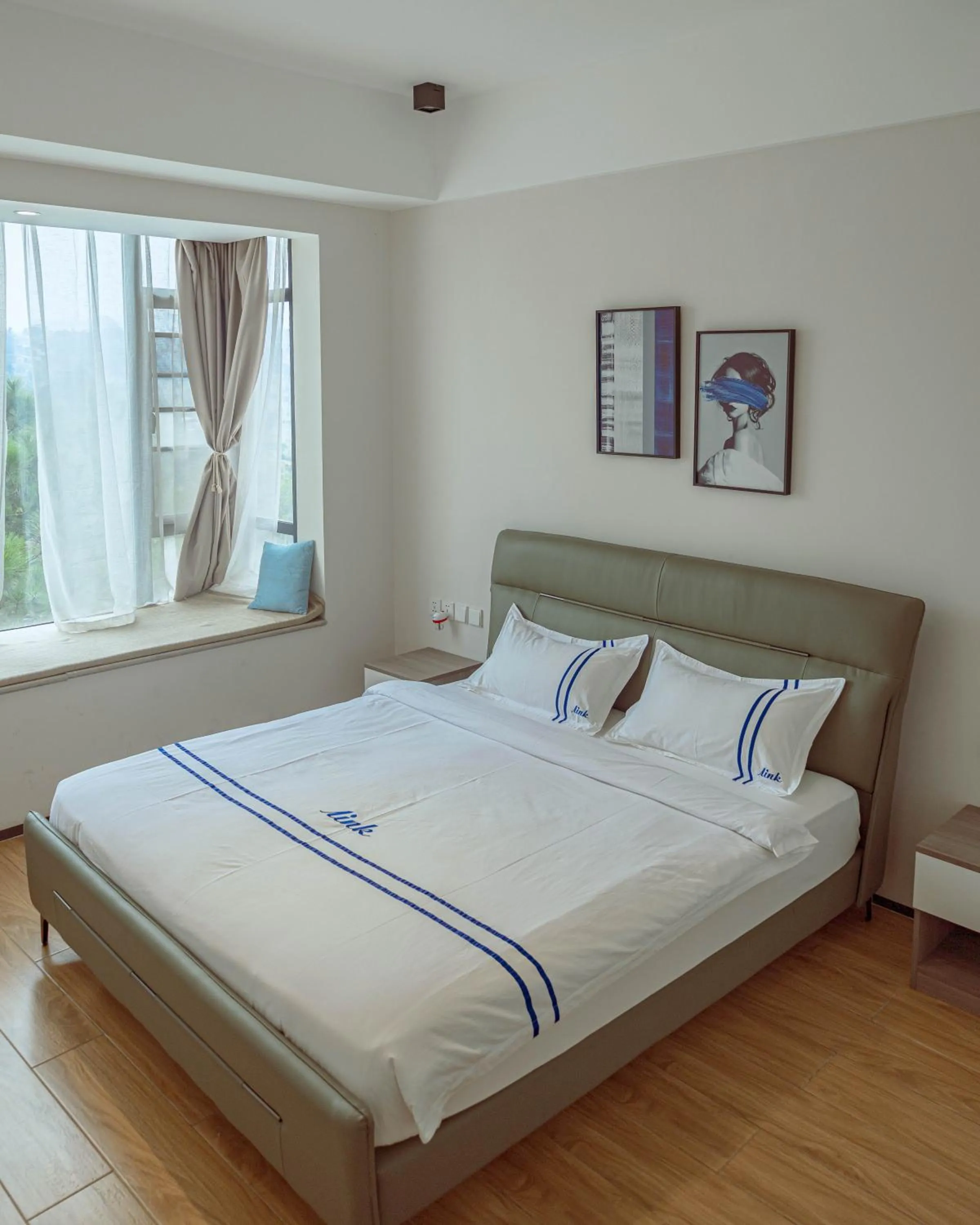 Bedroom, Bed in Elizabeth Golf Apartment by Link