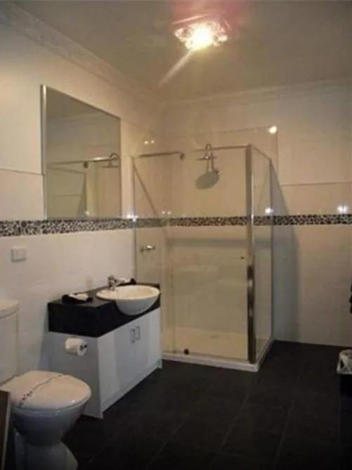 503 On Princes Drive Motel