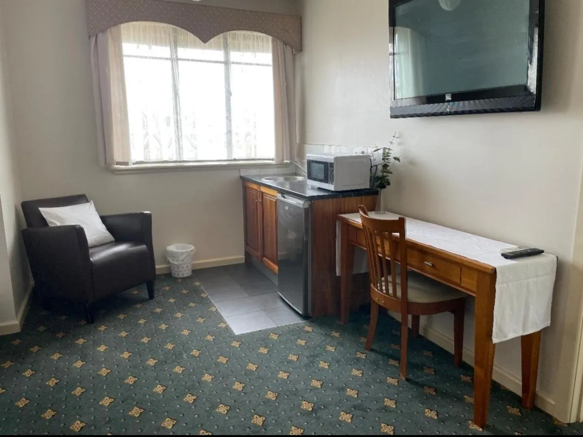 503 On Princes Drive Motel