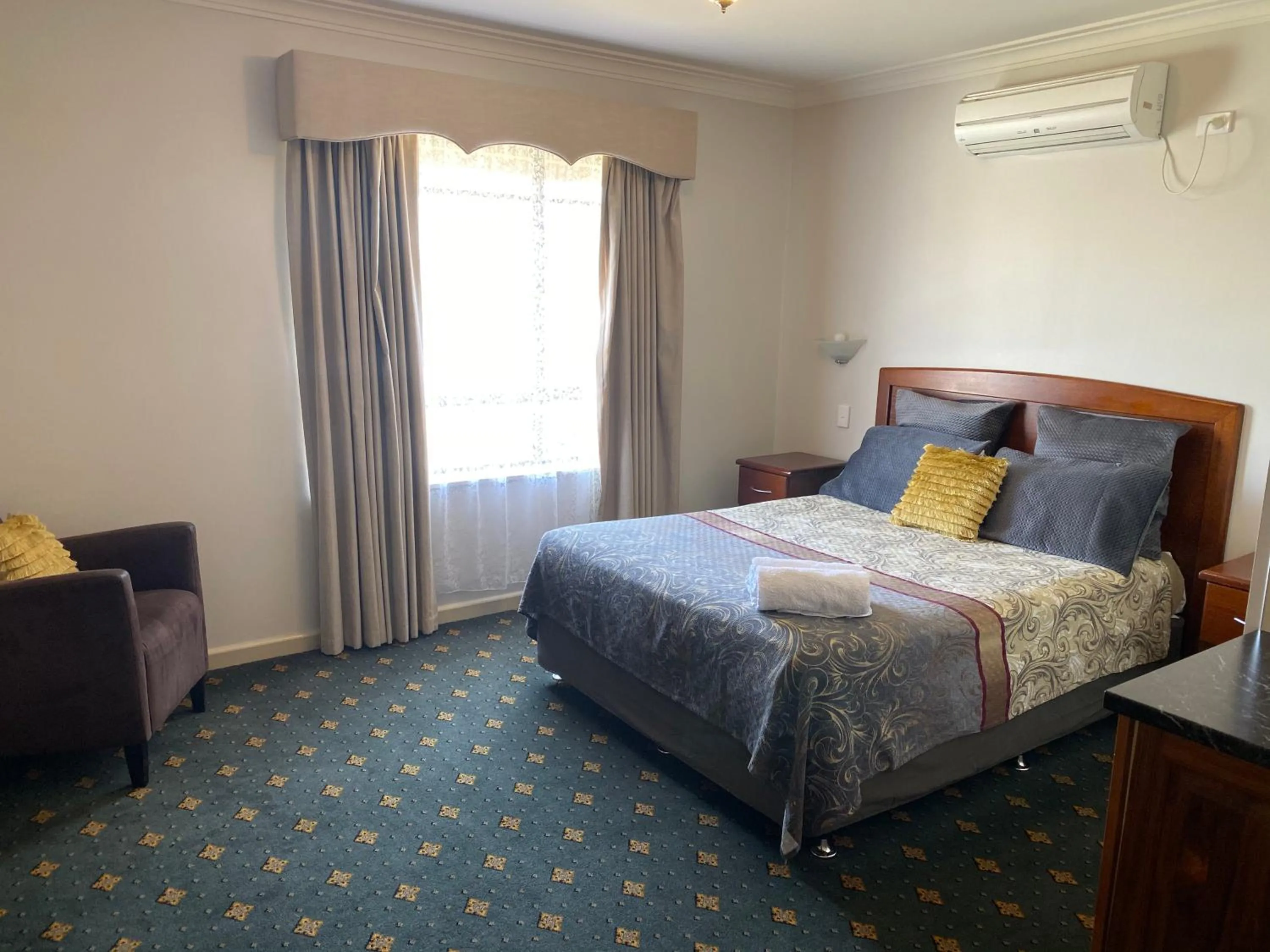 503 On Princes Drive Motel