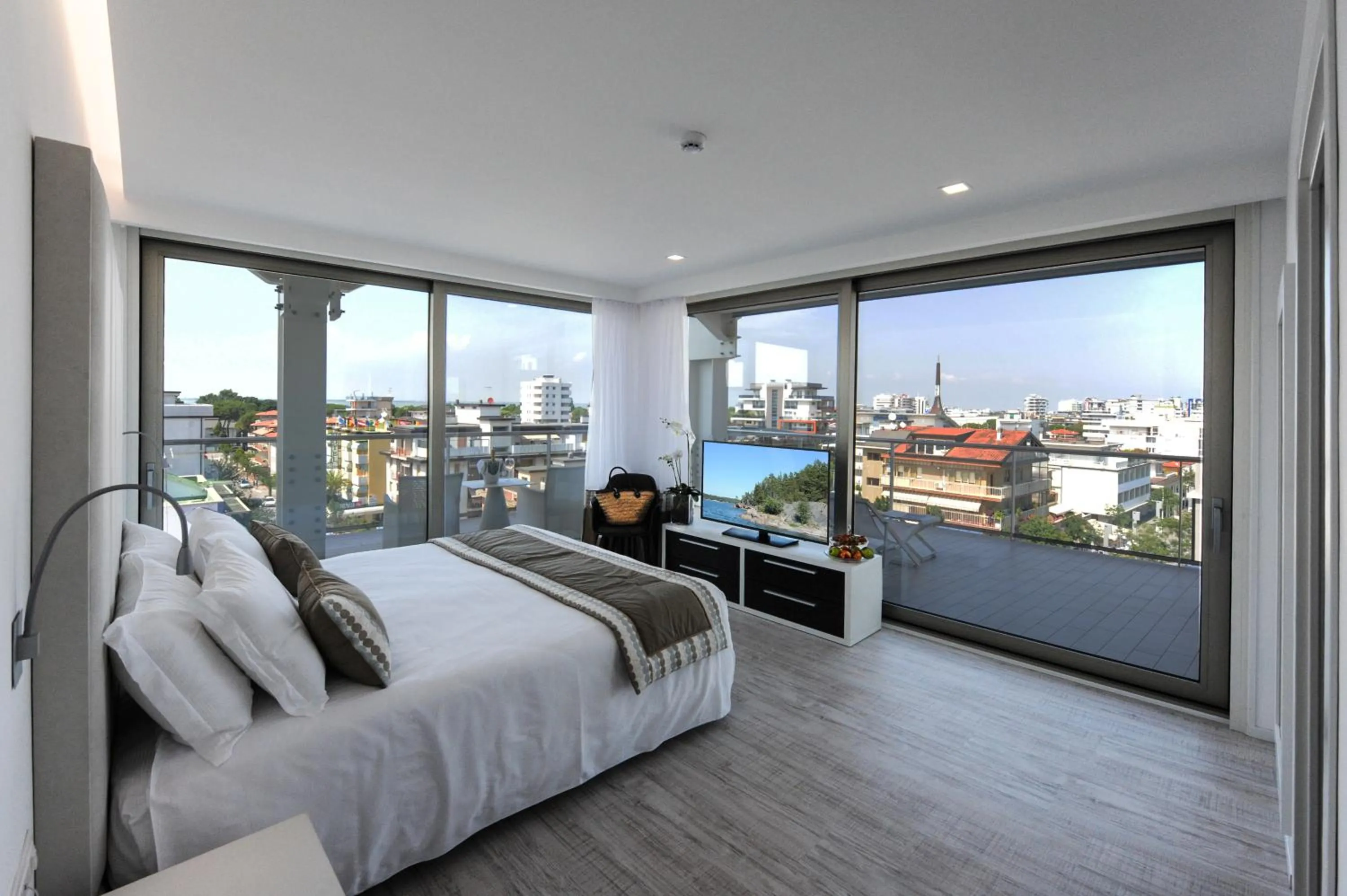 Photo of the whole room, Bed in Bellini Relais