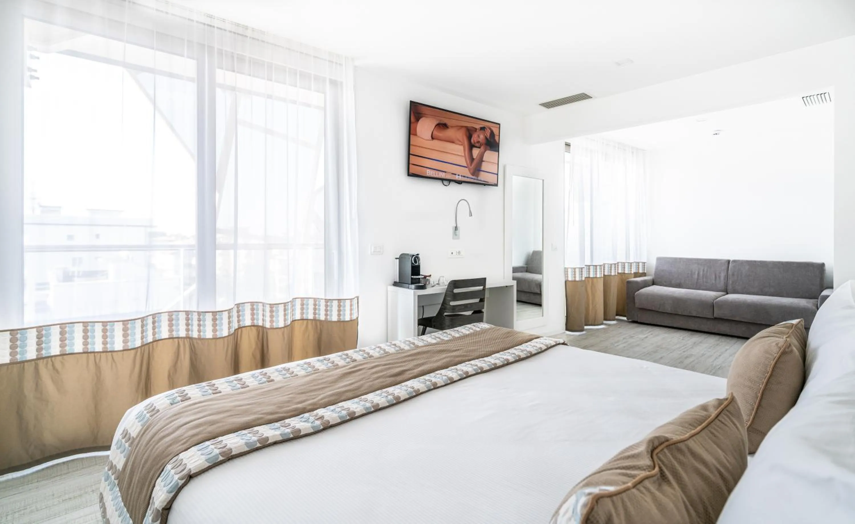 Photo of the whole room, Bed in Bellini Relais