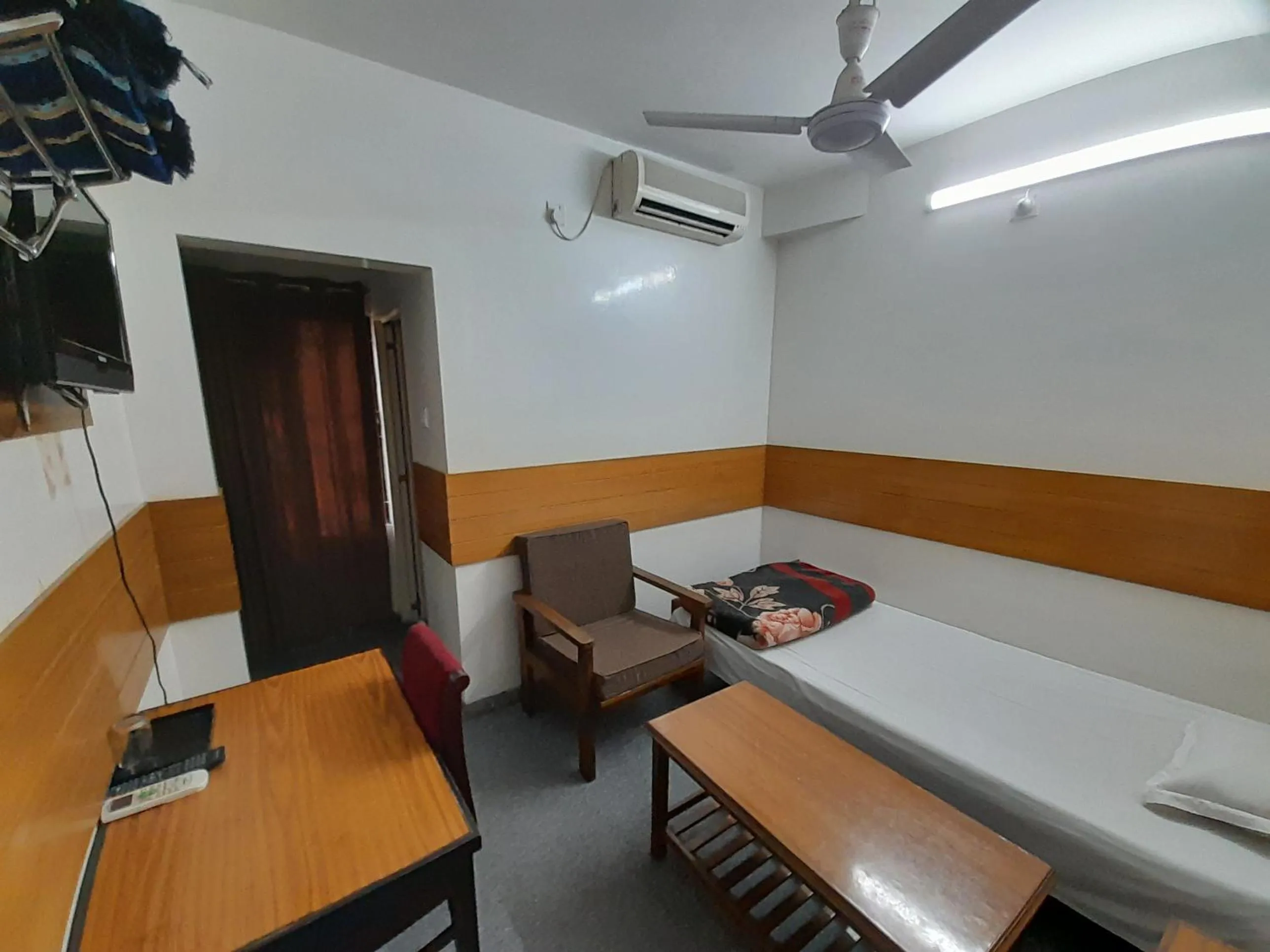 Photo of the whole room, Bed in Hotel Shahin residential