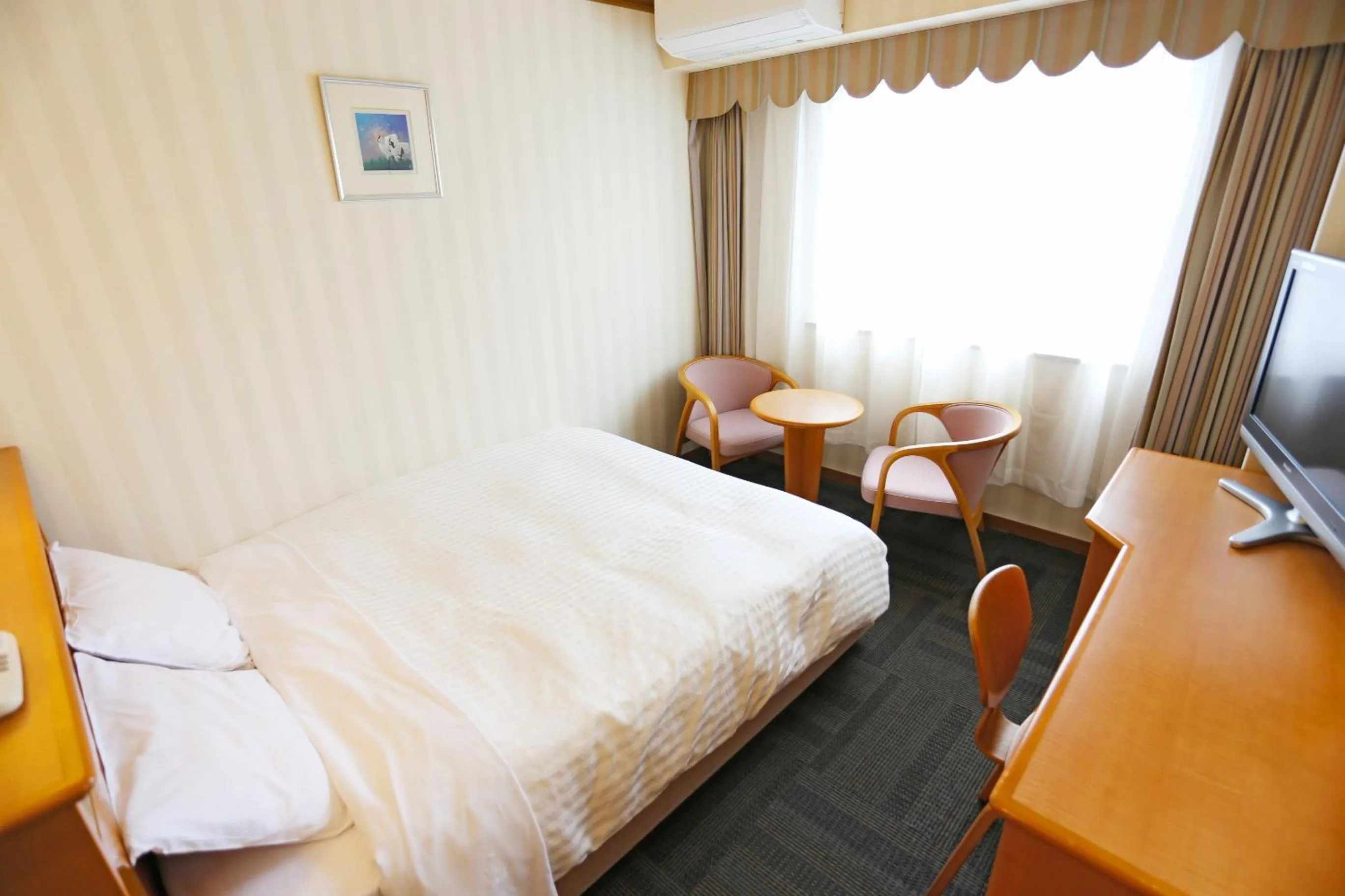 Photo of the whole room, Bed in Hotel Castle Inn Ise Meotoiwa