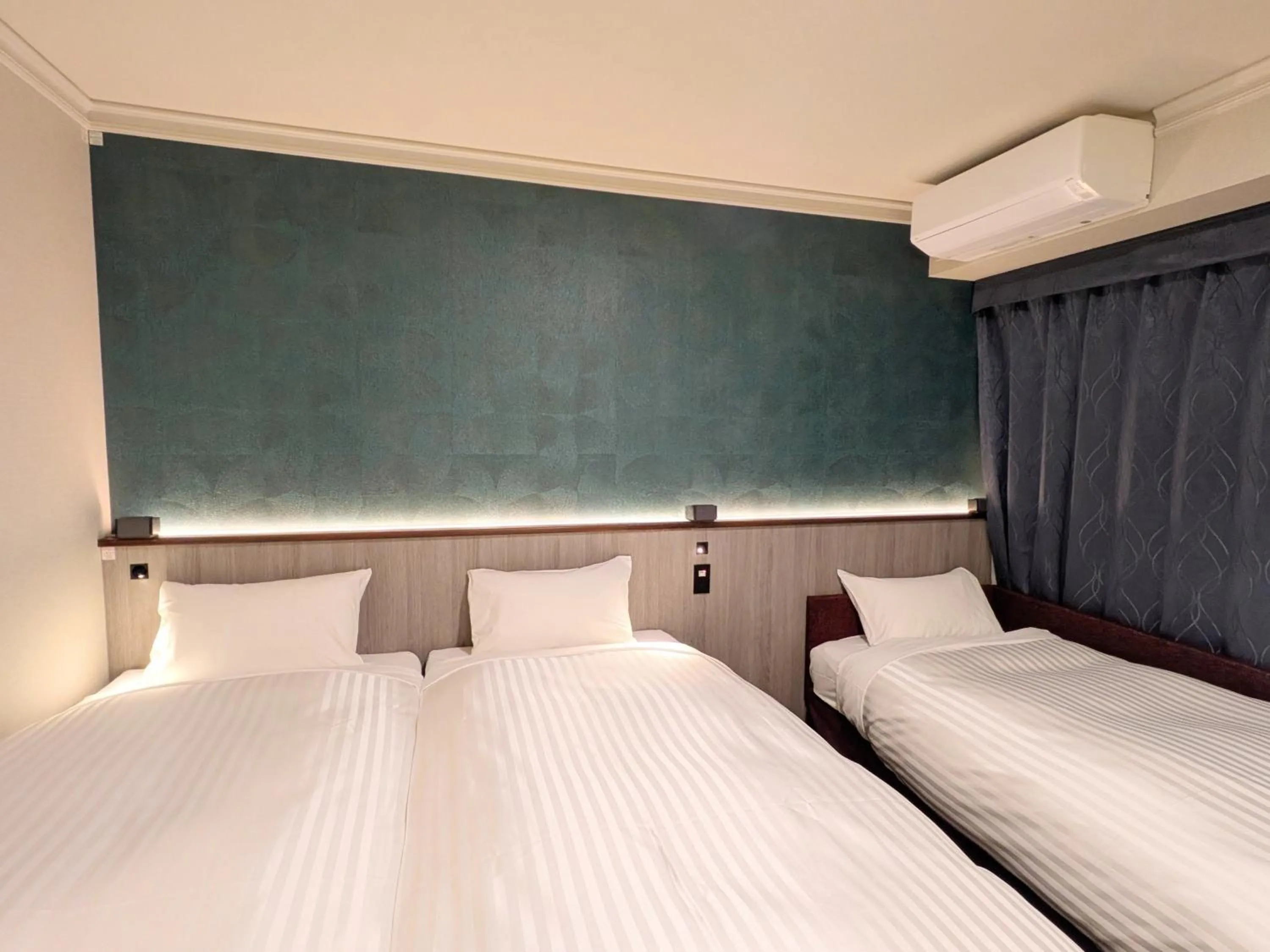 Photo of the whole room, Bed in Hotel Castle Inn Ise Meotoiwa