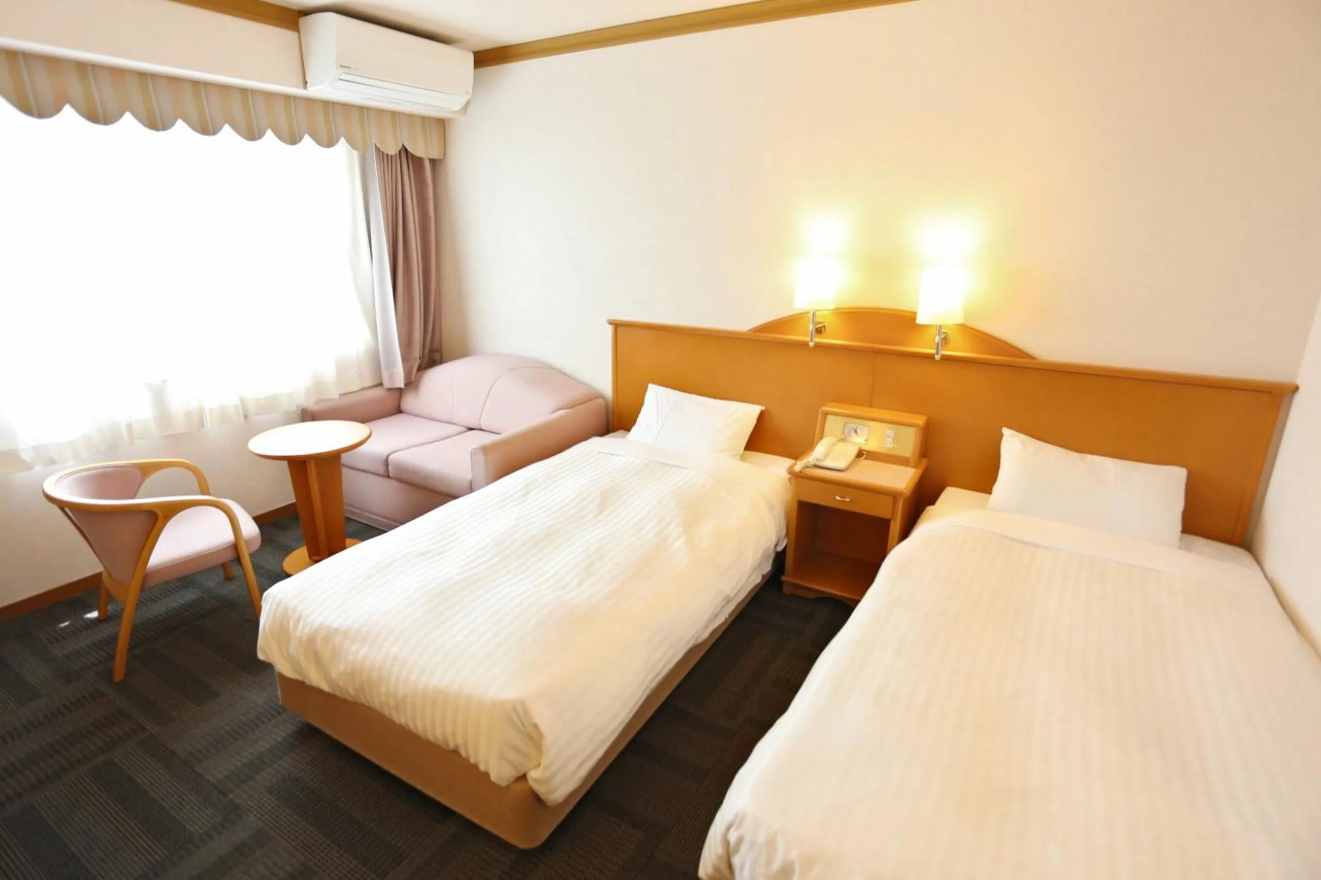 Photo of the whole room, Bed in Hotel Castle Inn Ise Meotoiwa