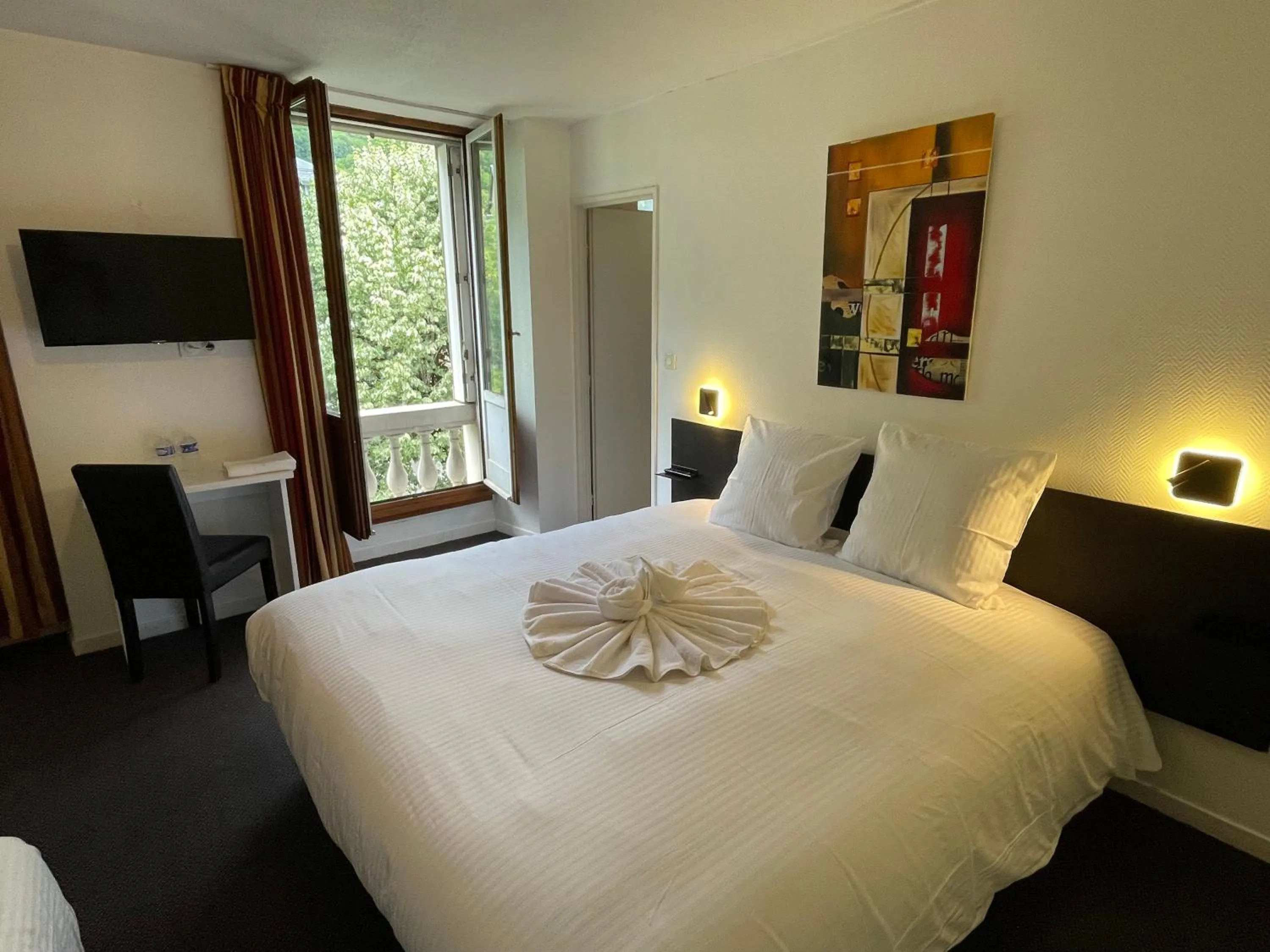 Bed in HOTEL & SPA GASQUET