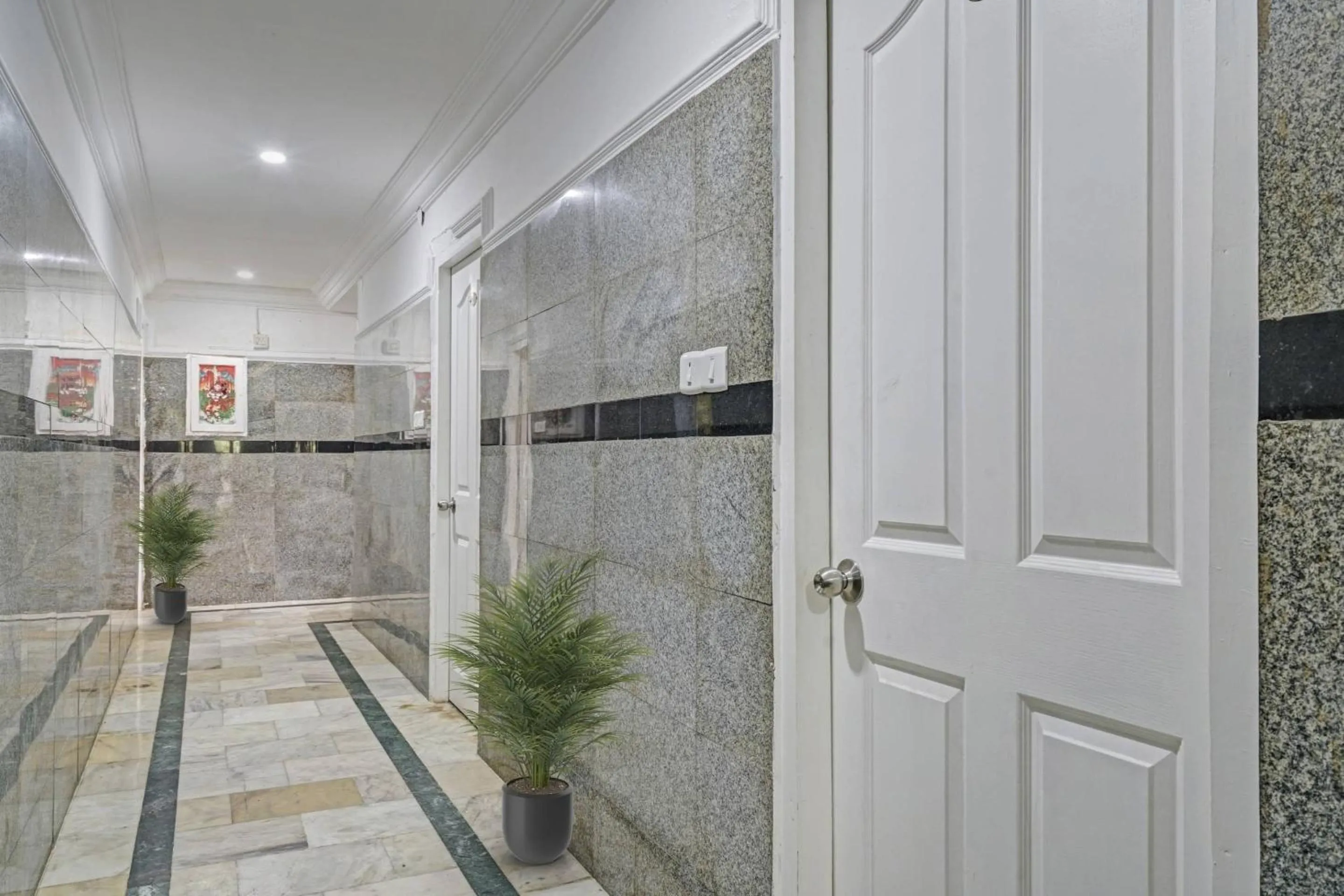 Bathroom in Capital O Rayan Plaza