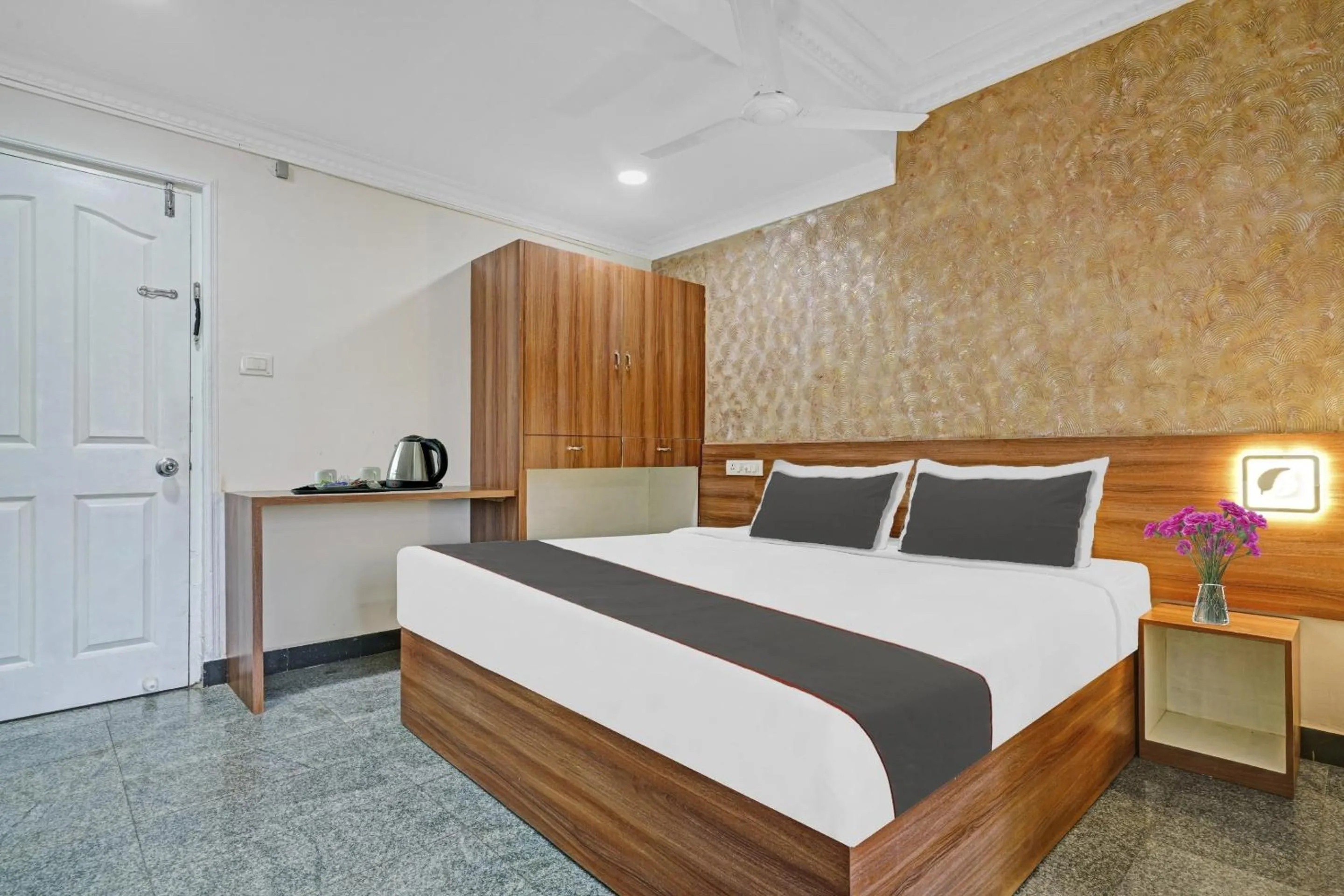 Bedroom, Bed in Capital O Rayan Plaza