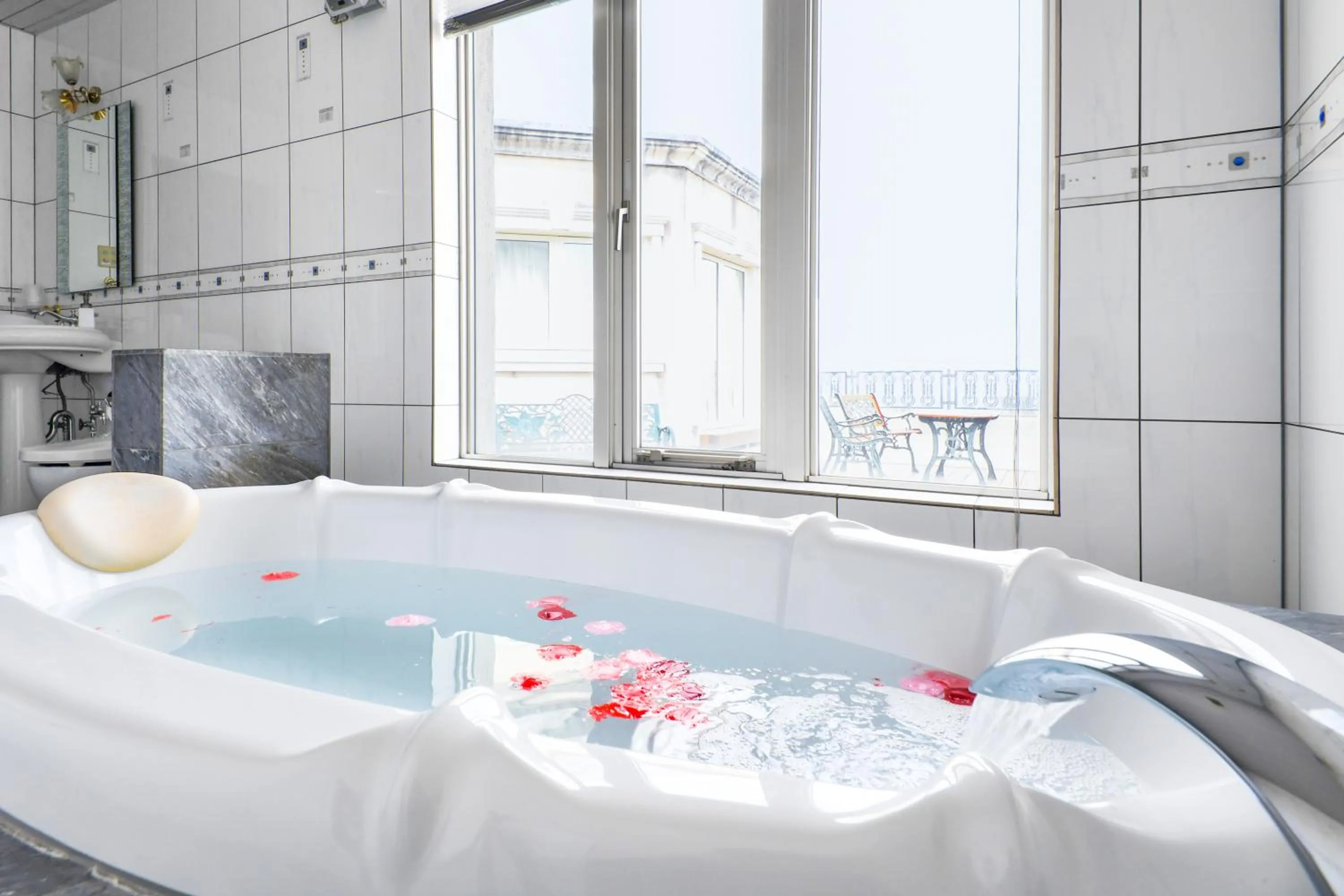 Bath in Hotel Castle Inn Tsu