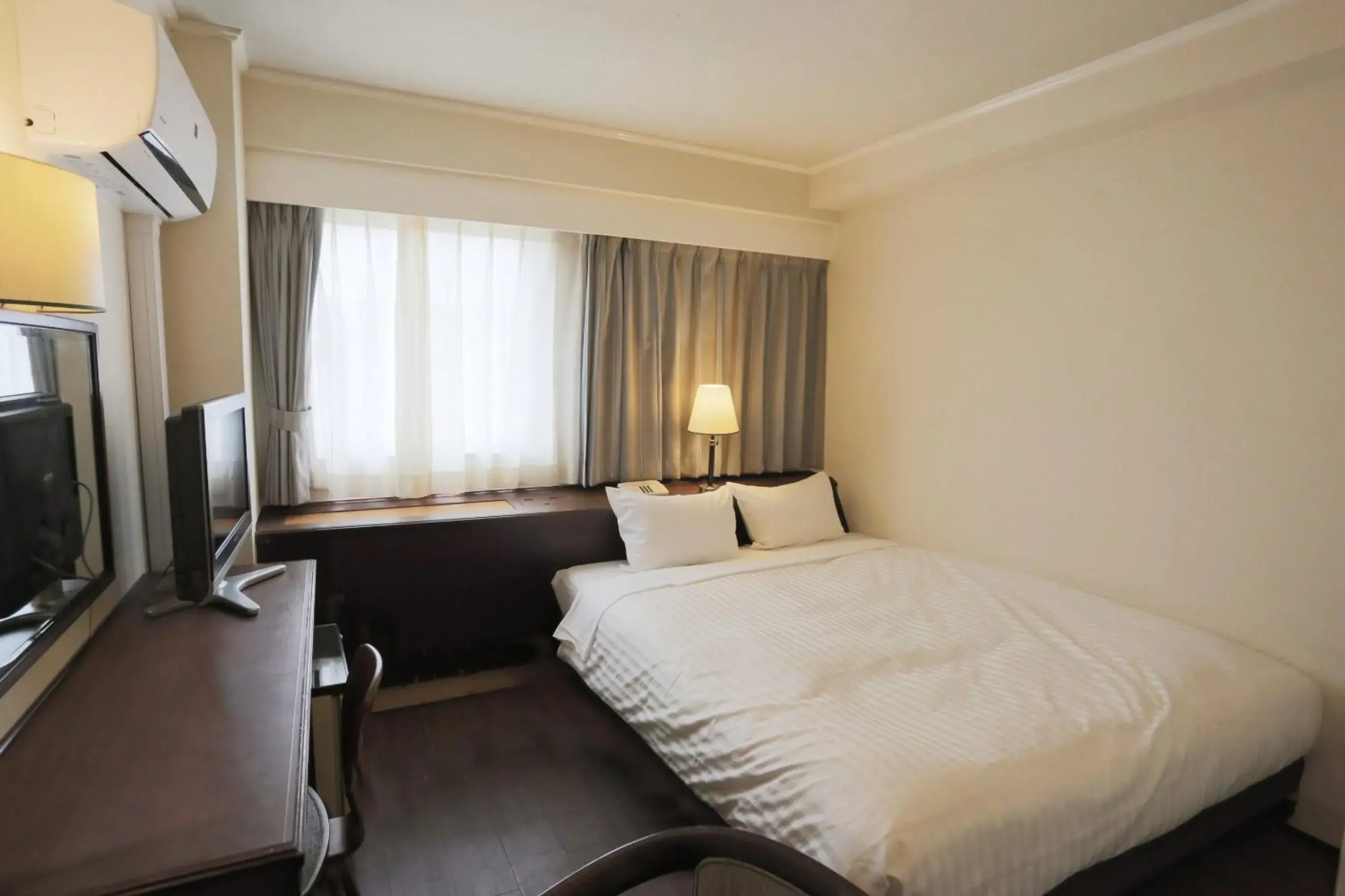 Photo of the whole room, Bed in Hotel Castle Inn Yokkaichi Photo of the whole room, Bed in Hotel Castle Inn Yokkaichi