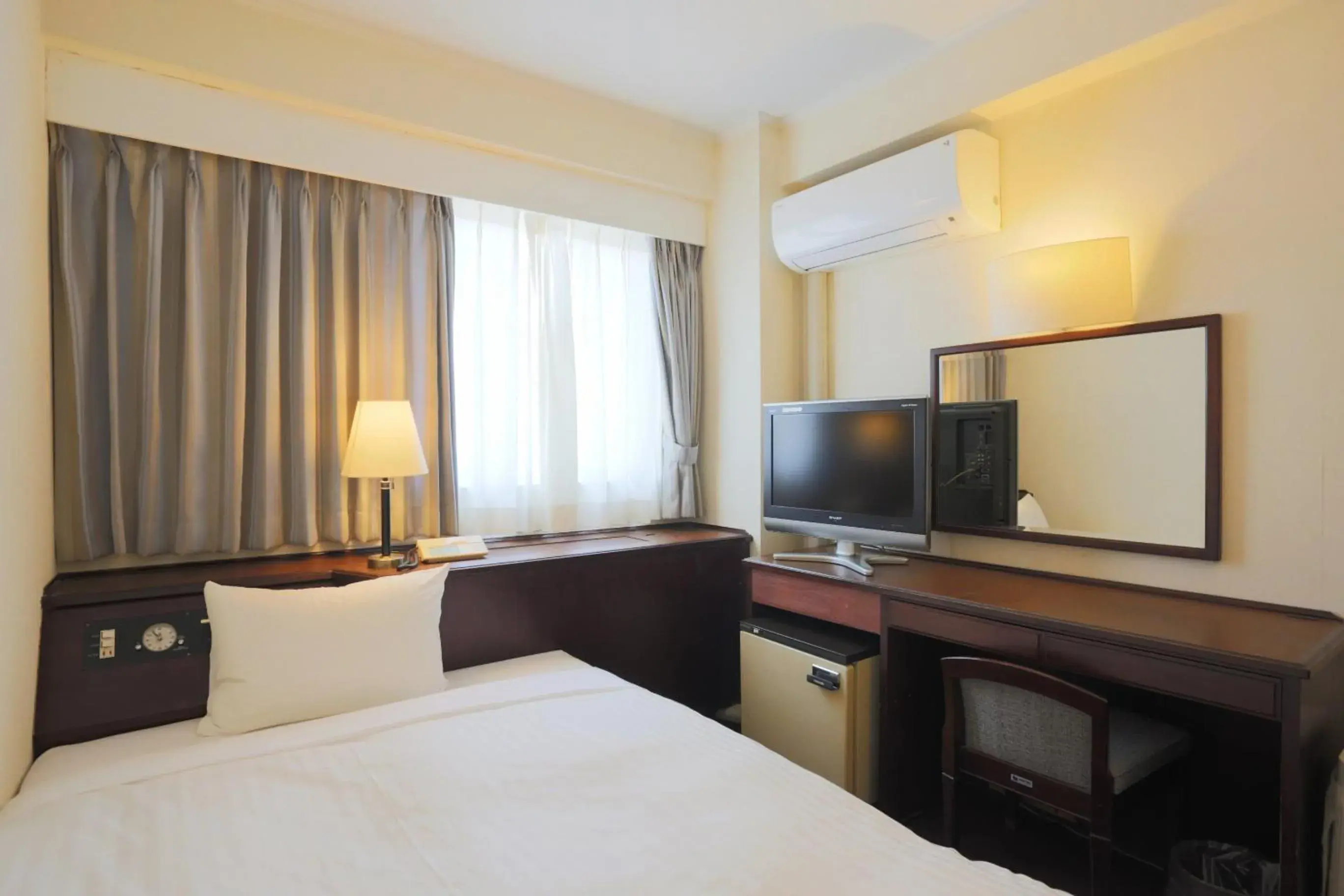 Photo of the whole room, Bed in Hotel Castle Inn Yokkaichi Photo of the whole room, Bed in Hotel Castle Inn Yokkaichi