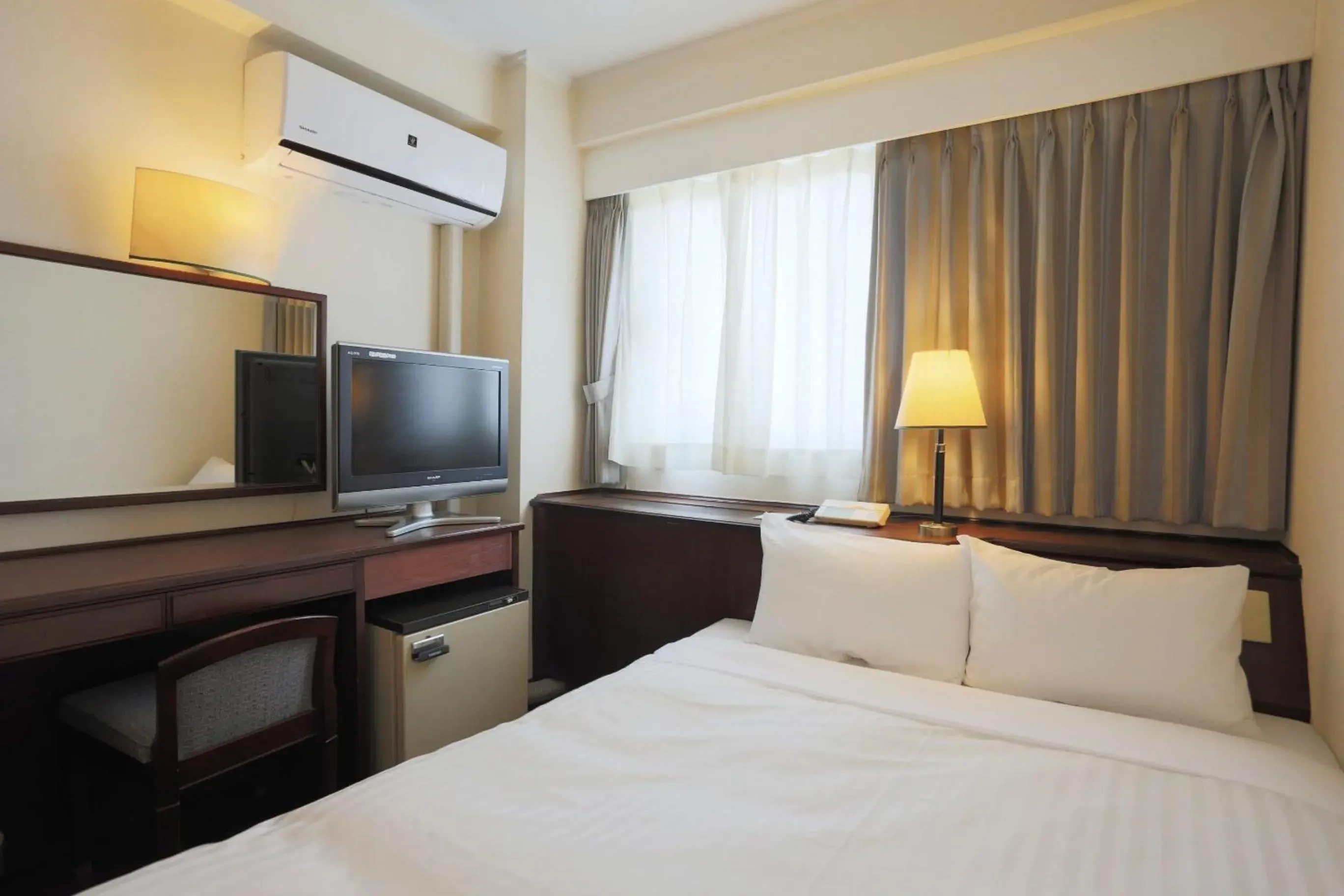 Photo of the whole room, Bed in Hotel Castle Inn Yokkaichi Photo of the whole room, Bed in Hotel Castle Inn Yokkaichi