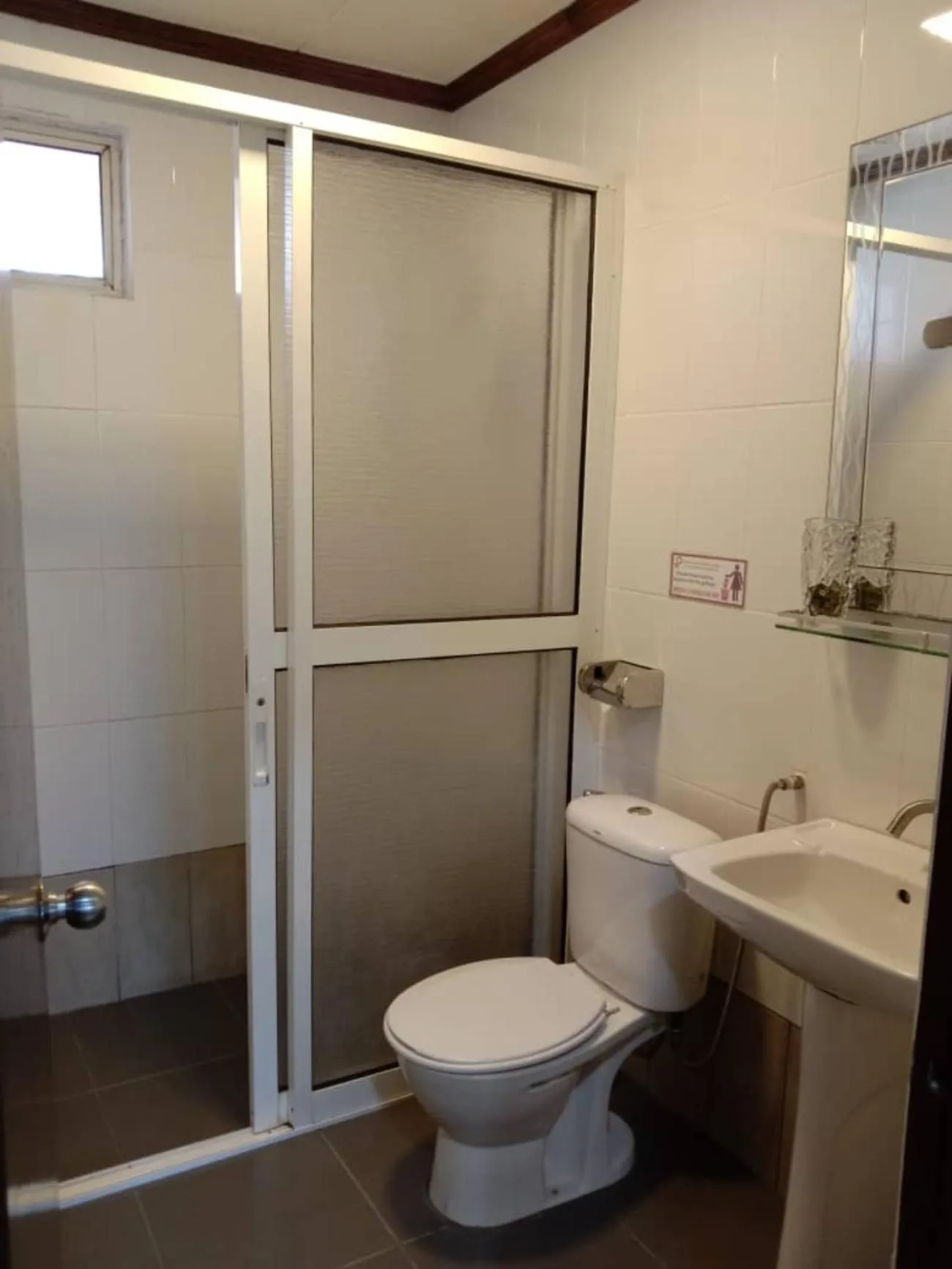 Toilet in Seaside Travellers Inn