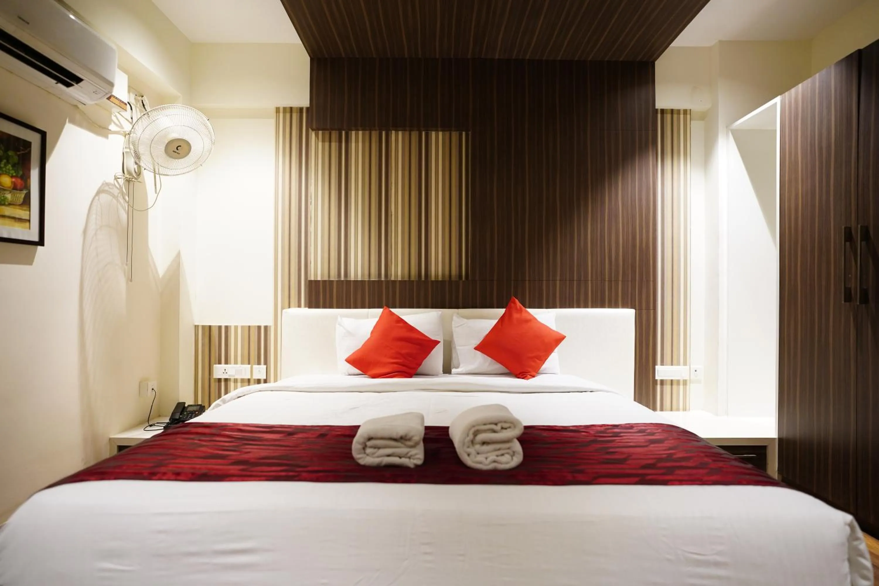 Bed in Emarald Hotel Calicut