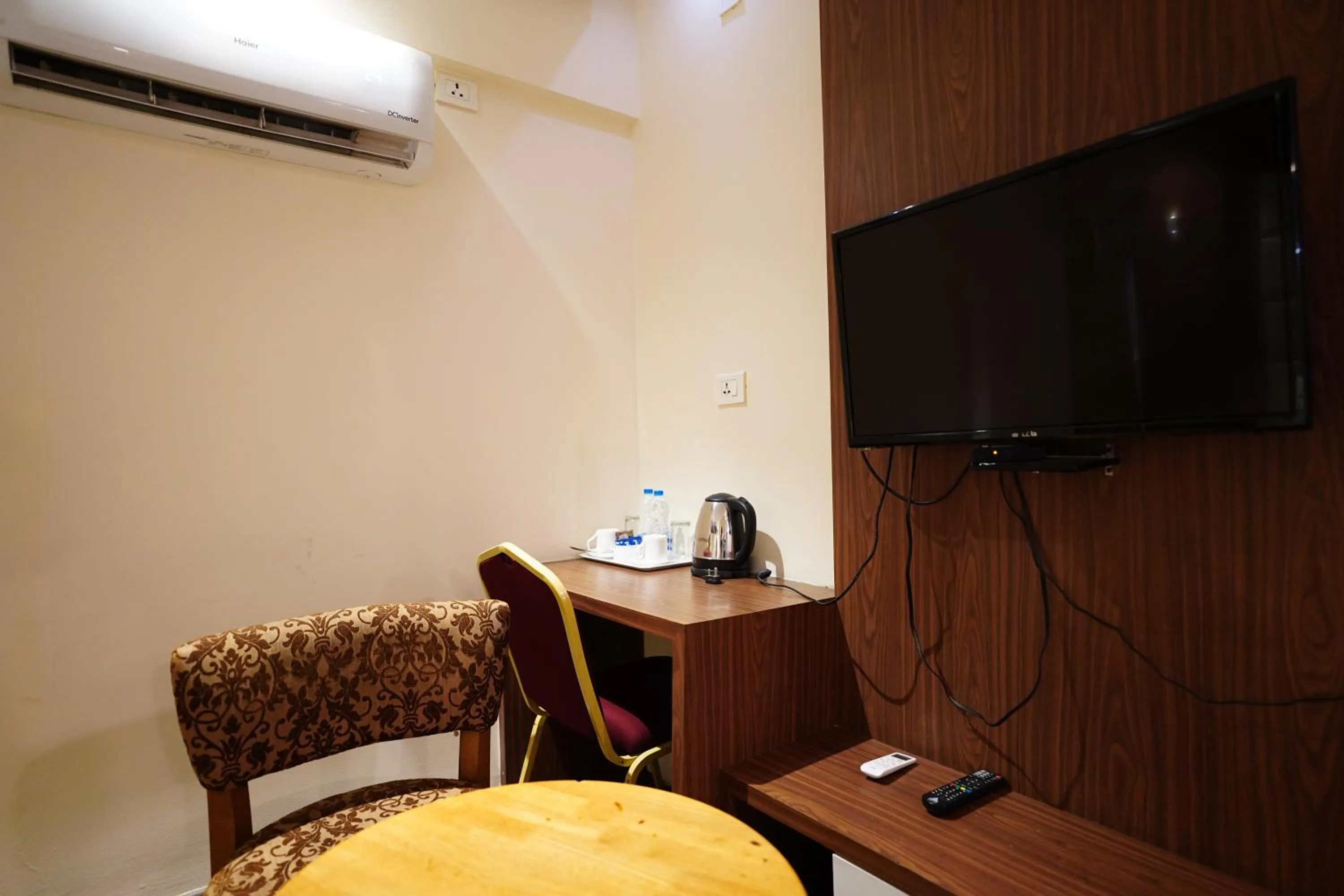 TV and multimedia in Emarald Hotel Calicut