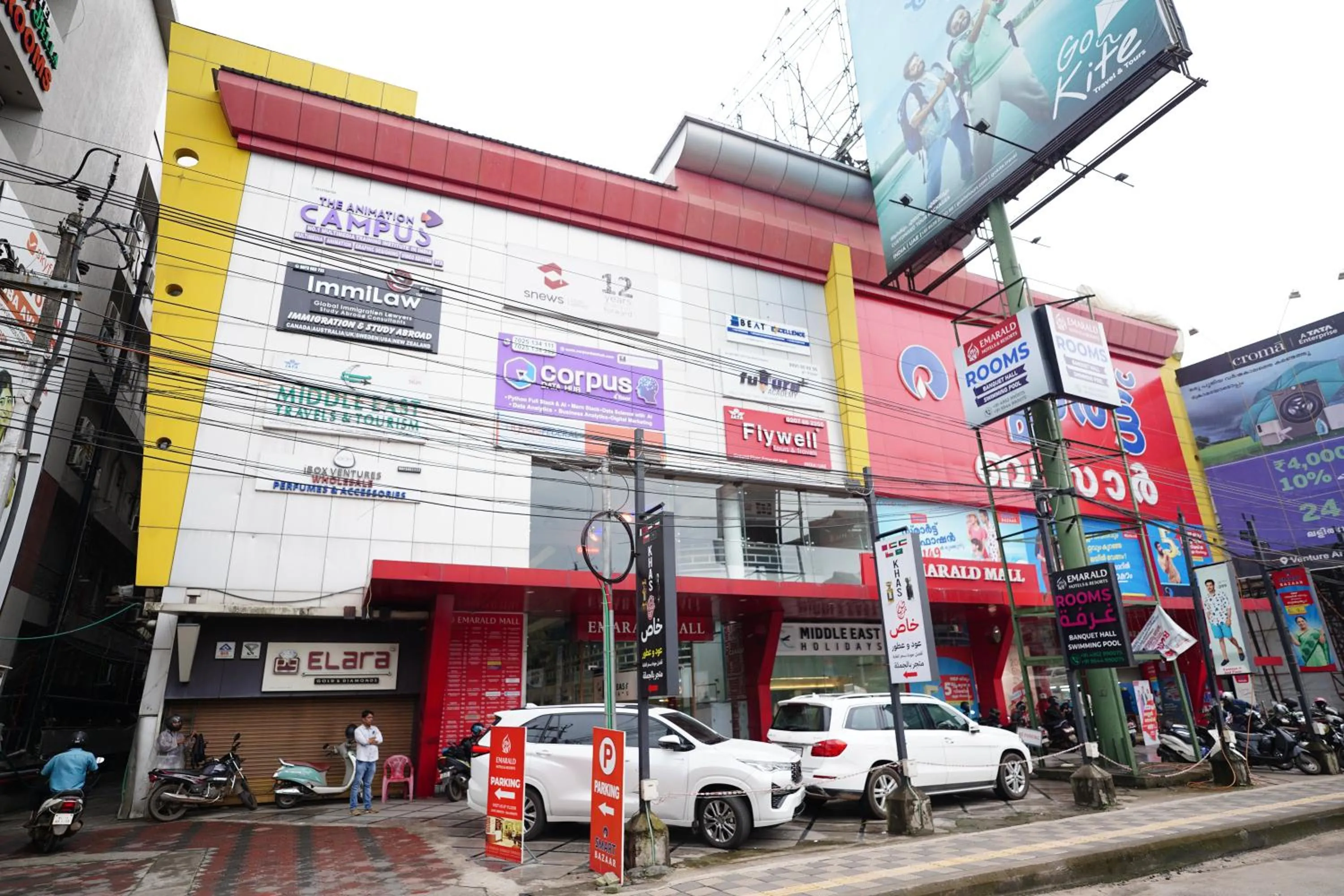 Property building in Emarald Hotel Calicut