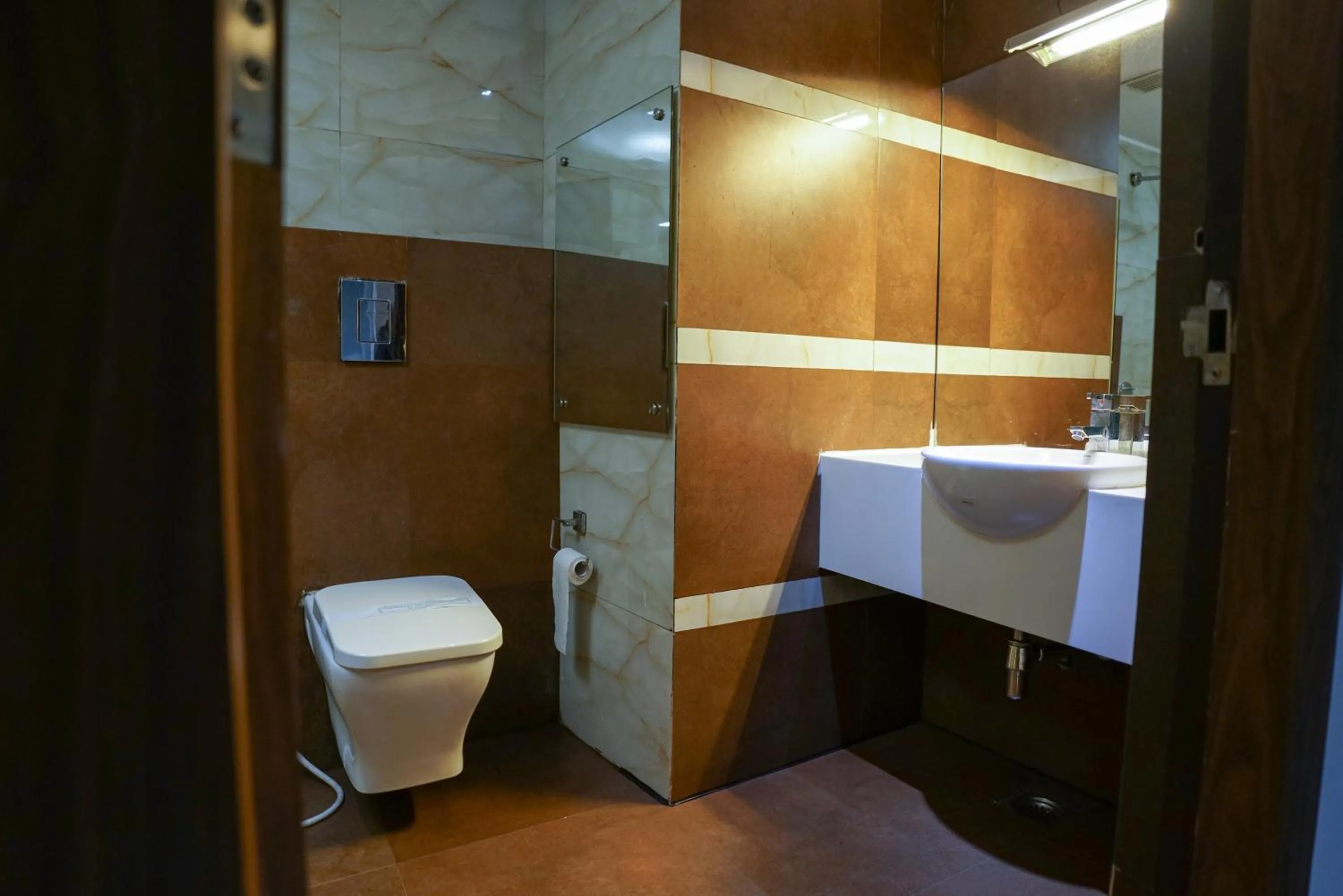 Toilet in Emarald Hotel Calicut