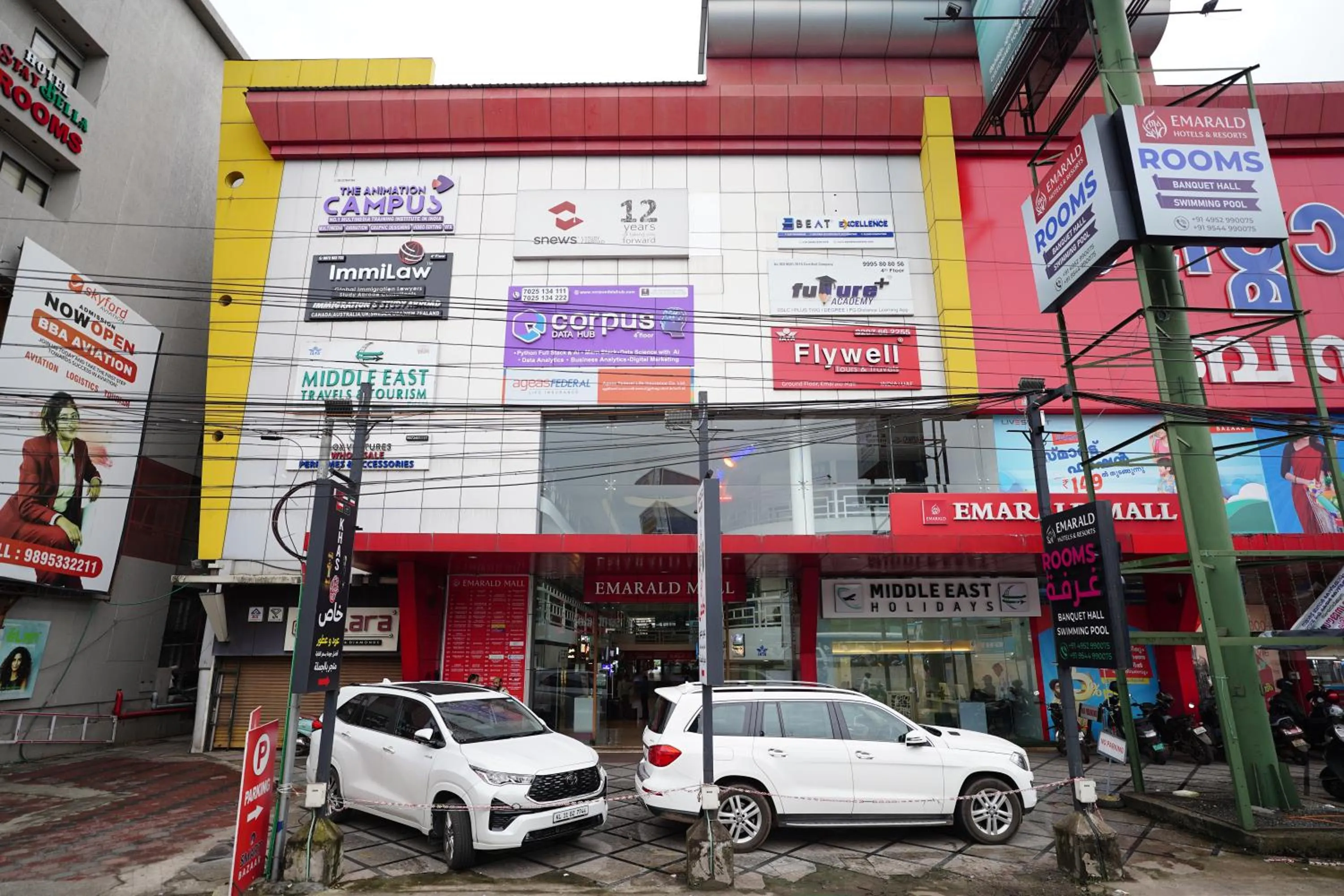 Property building in Emarald Hotel Calicut