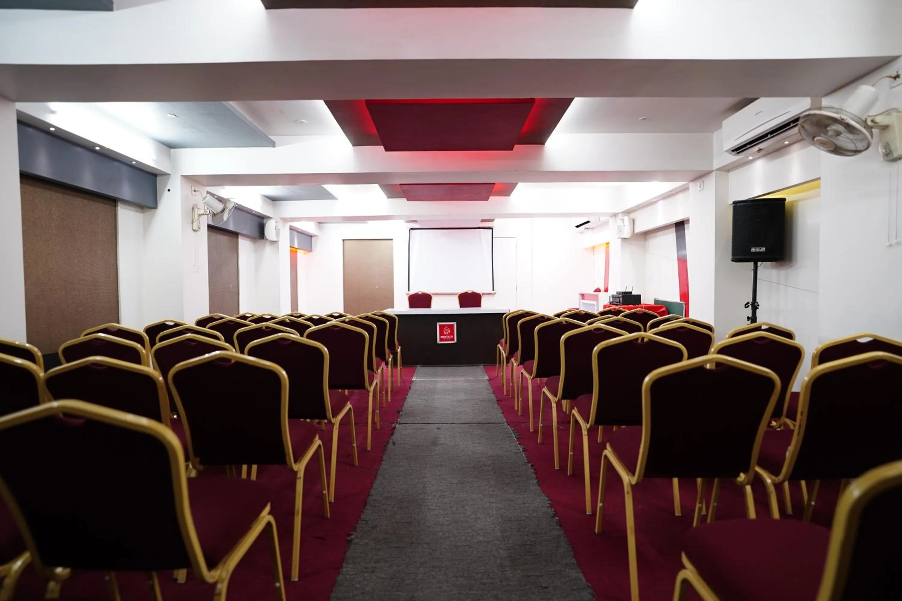 Seating area in Emarald Hotel Calicut