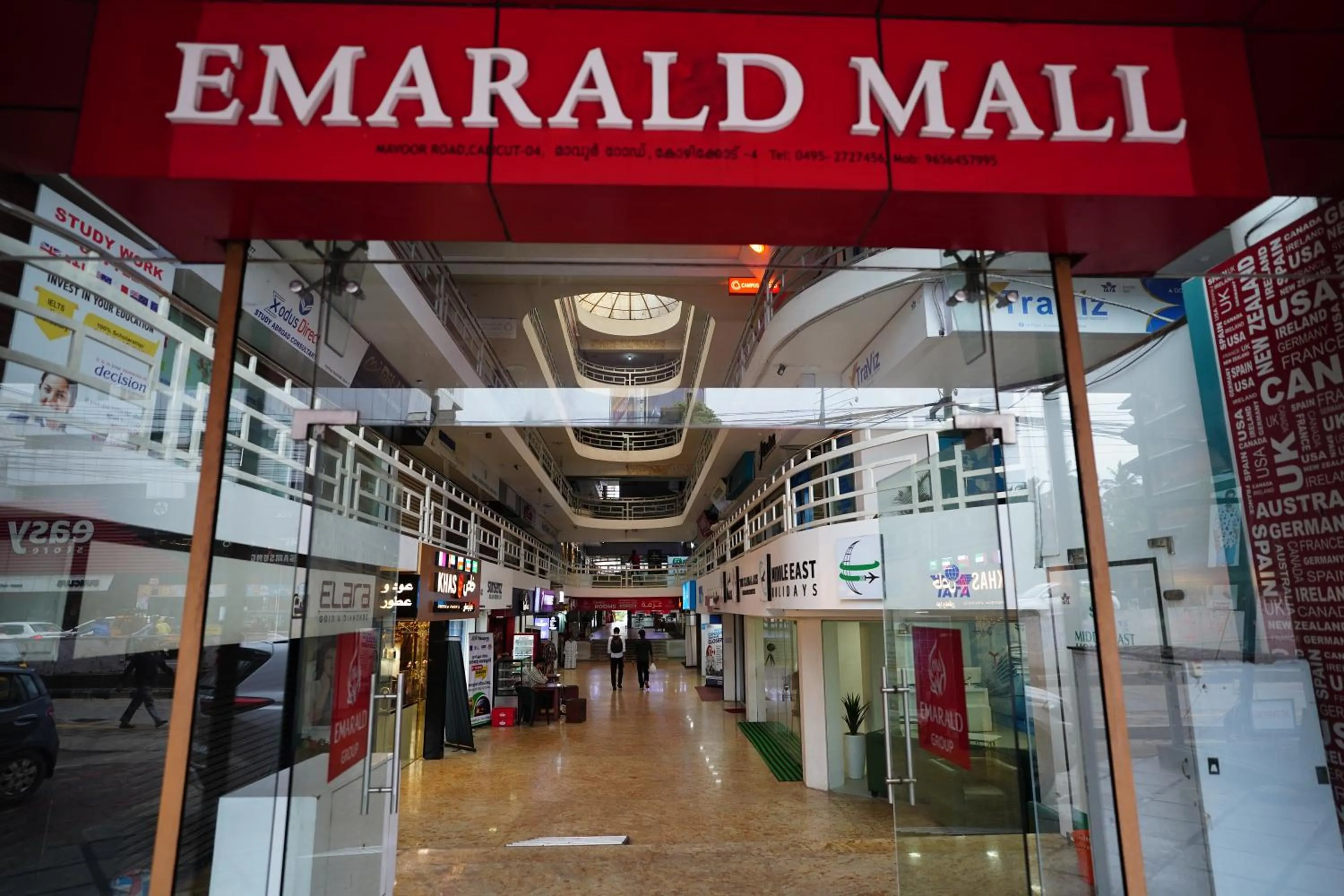 On-site shops in Emarald Hotel Calicut