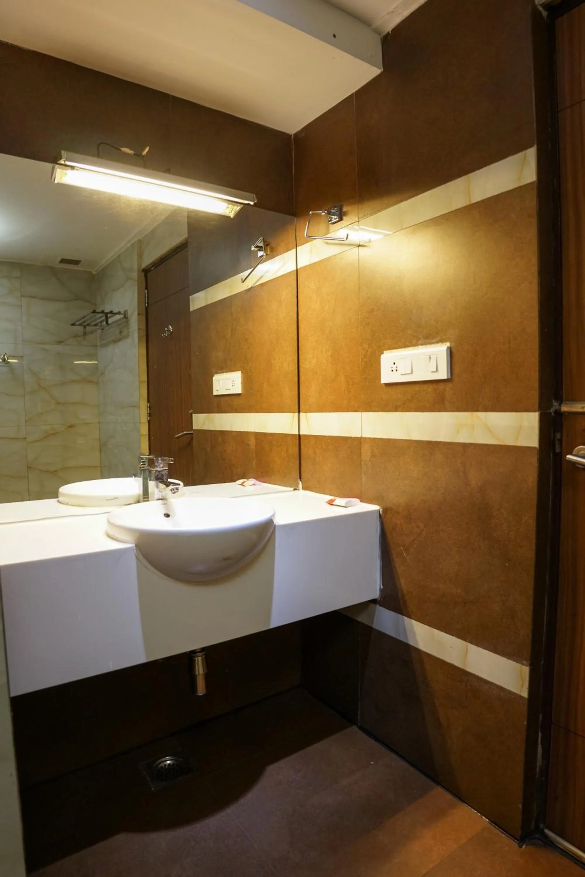 Bathroom in Emarald Hotel Calicut