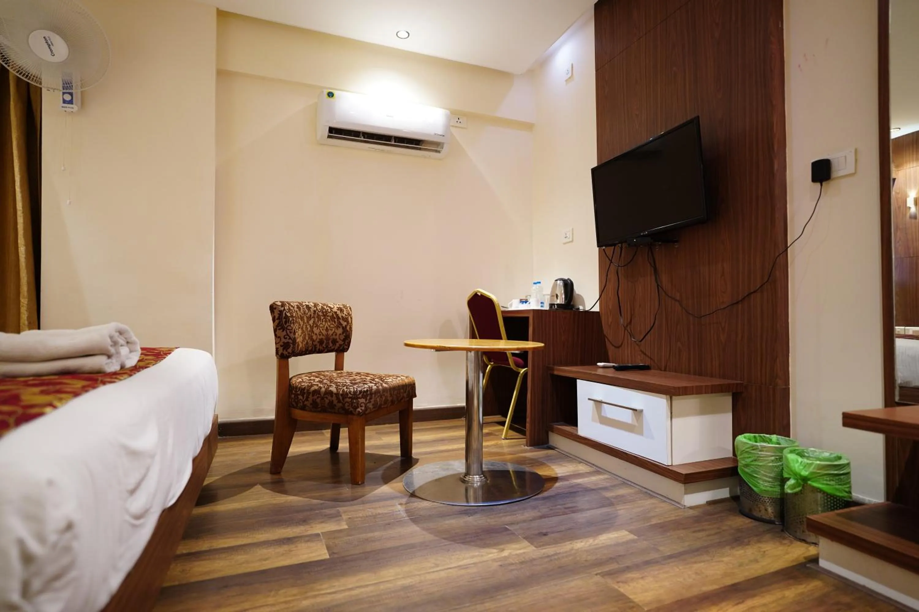 Bed in Emarald Hotel Calicut