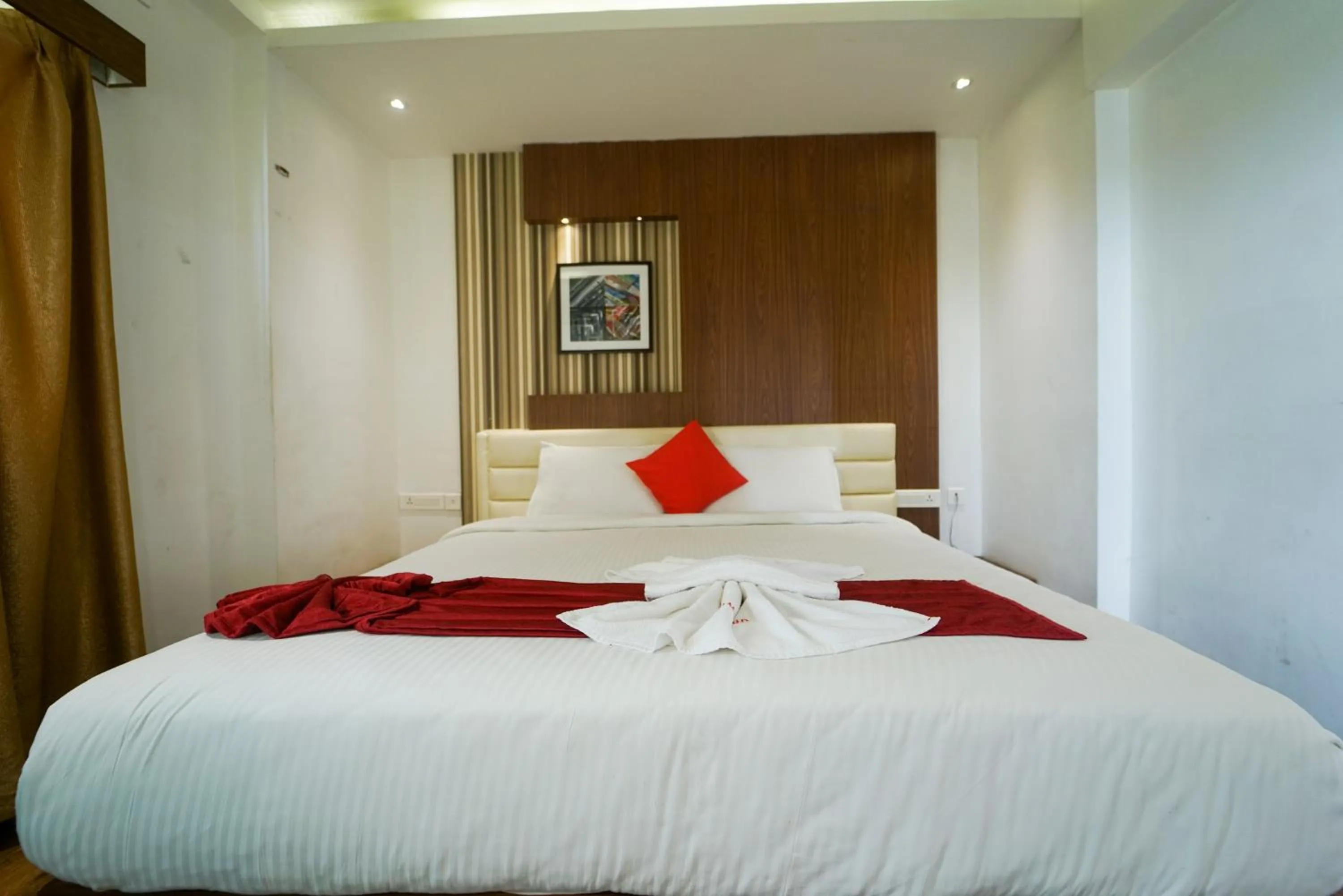 Bed in Emarald Hotel Calicut