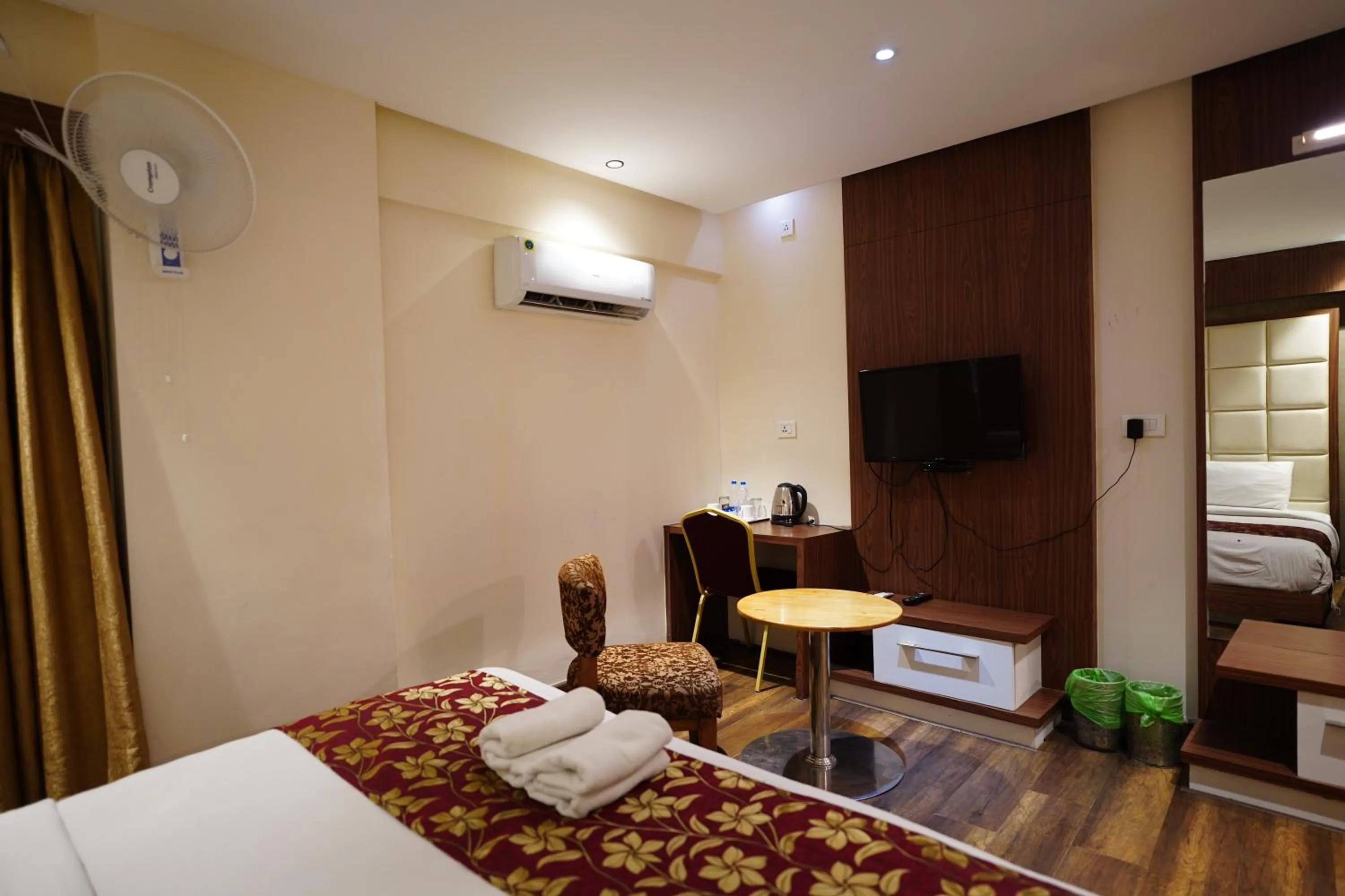 Bed in Emarald Hotel Calicut