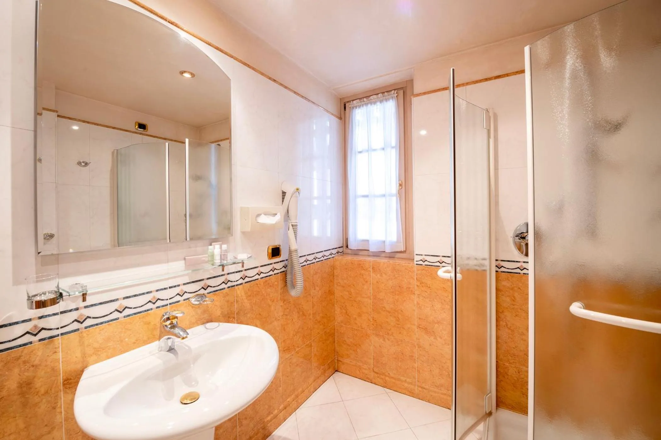 Shower in Hotel Relais Orsingher