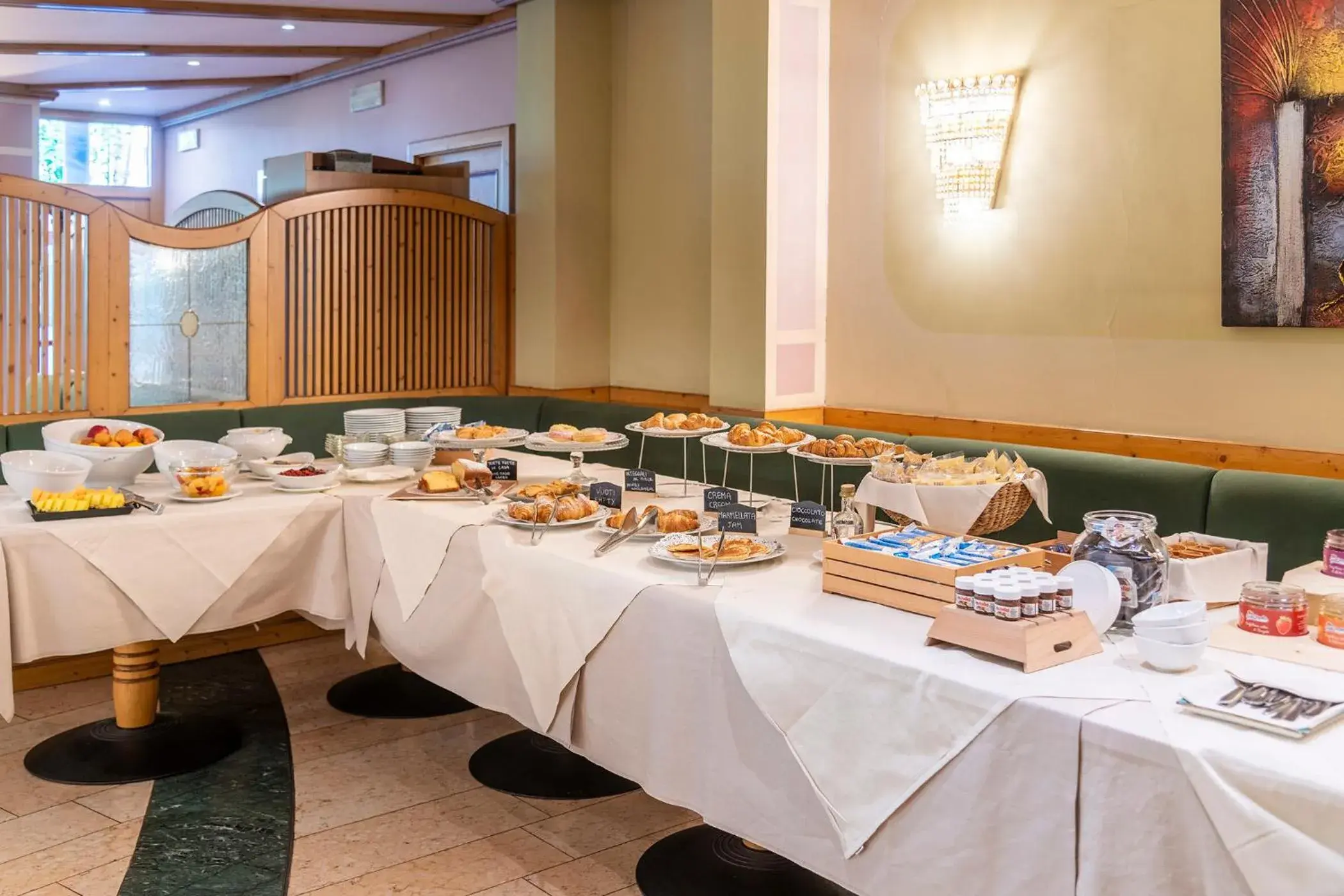 Breakfast in Hotel Relais Orsingher Breakfast in Hotel Relais Orsingher