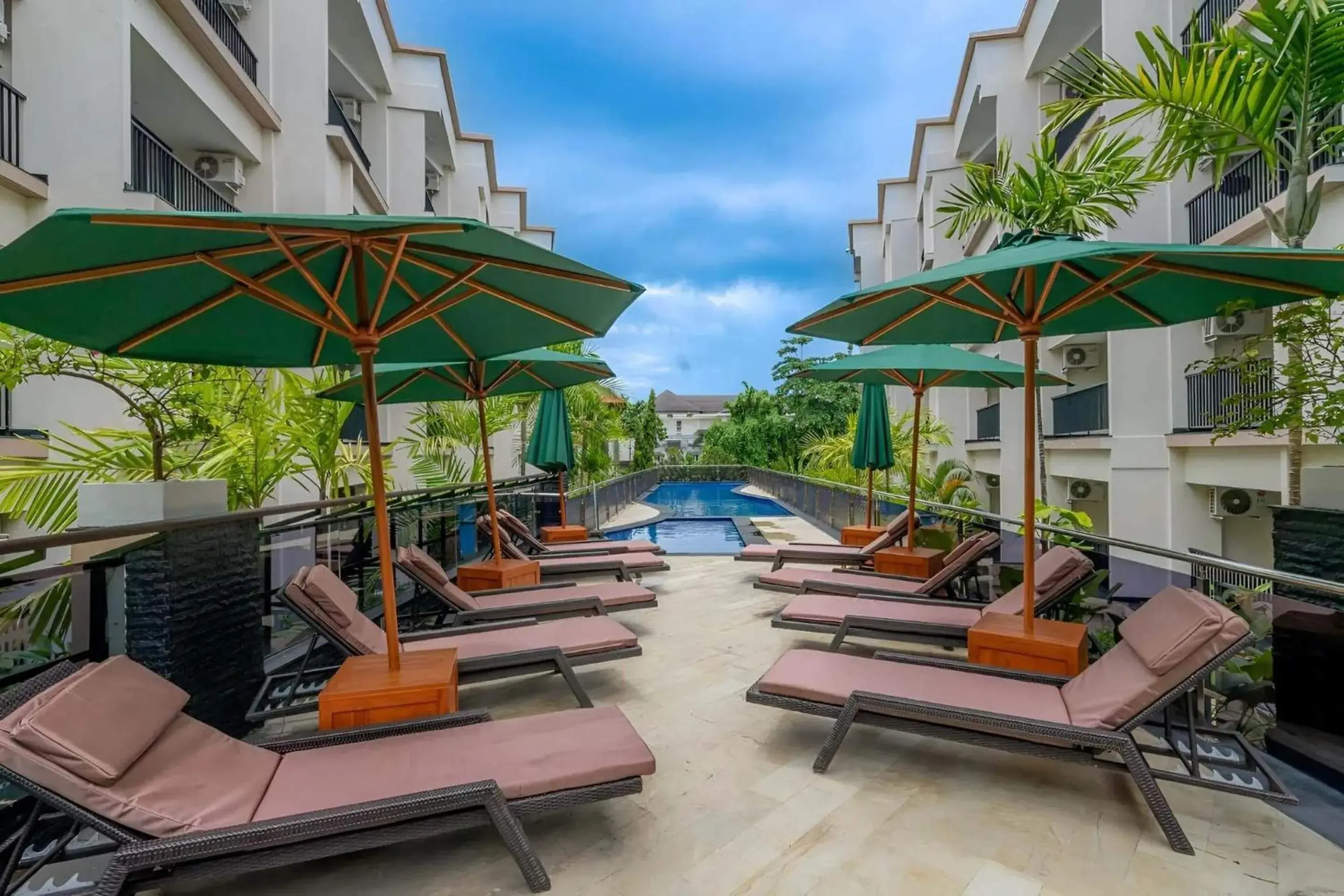 Swimming pool in Cross Vibe Paasha Atelier Bali Kuta Swimming pool in Cross Vibe Paasha Atelier Bali Kuta