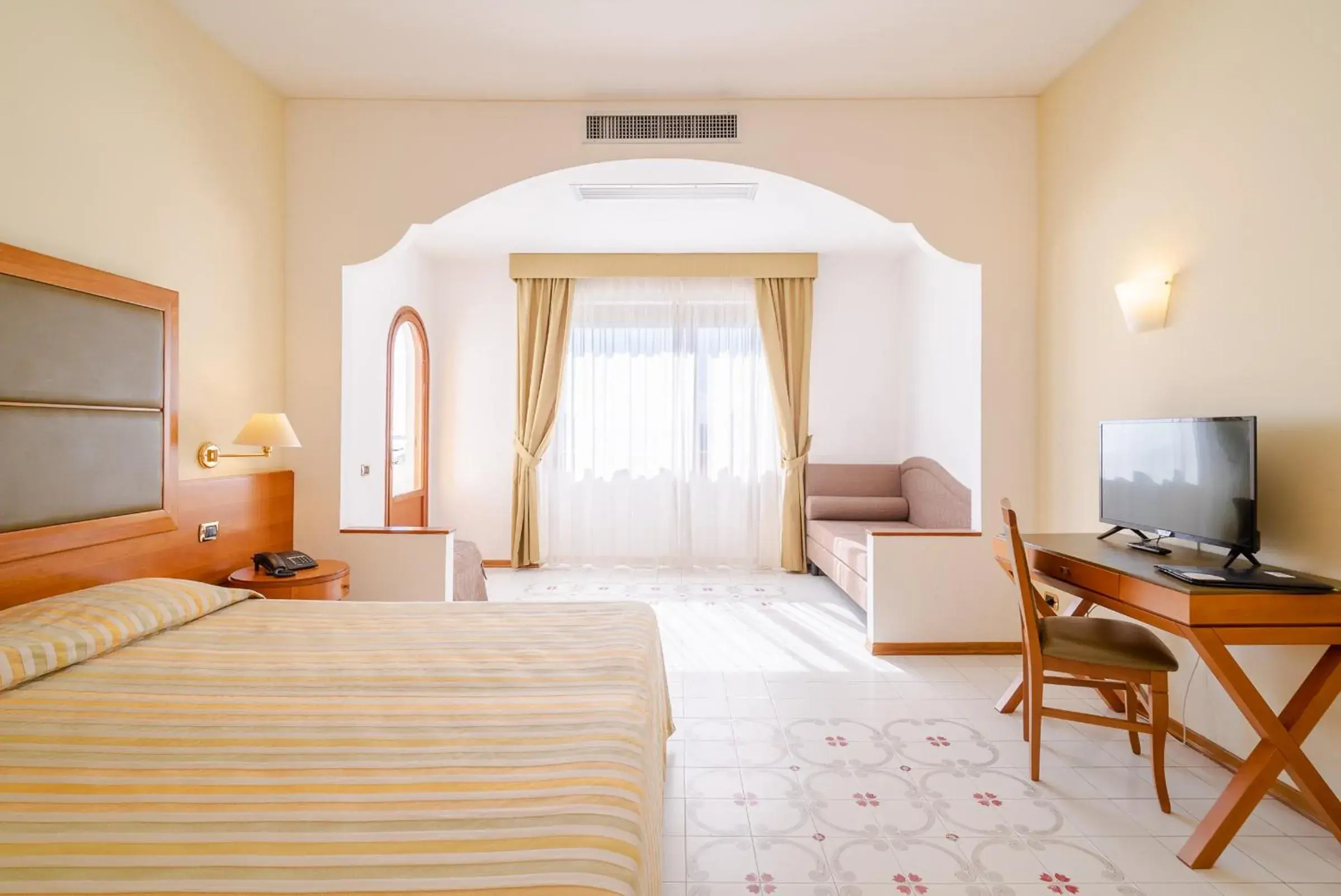 Photo of the whole room, Bed in Grand Hotel Don Juan Photo of the whole room, Bed in Grand Hotel Don Juan