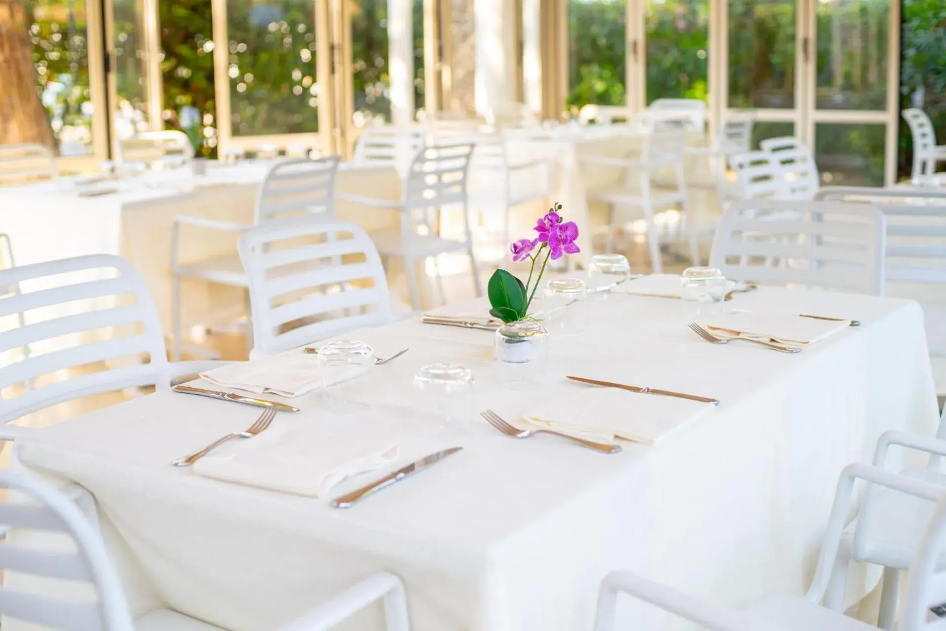 Restaurant/places to eat in Grand Hotel Don Juan Restaurant/places to eat in Grand Hotel Don Juan