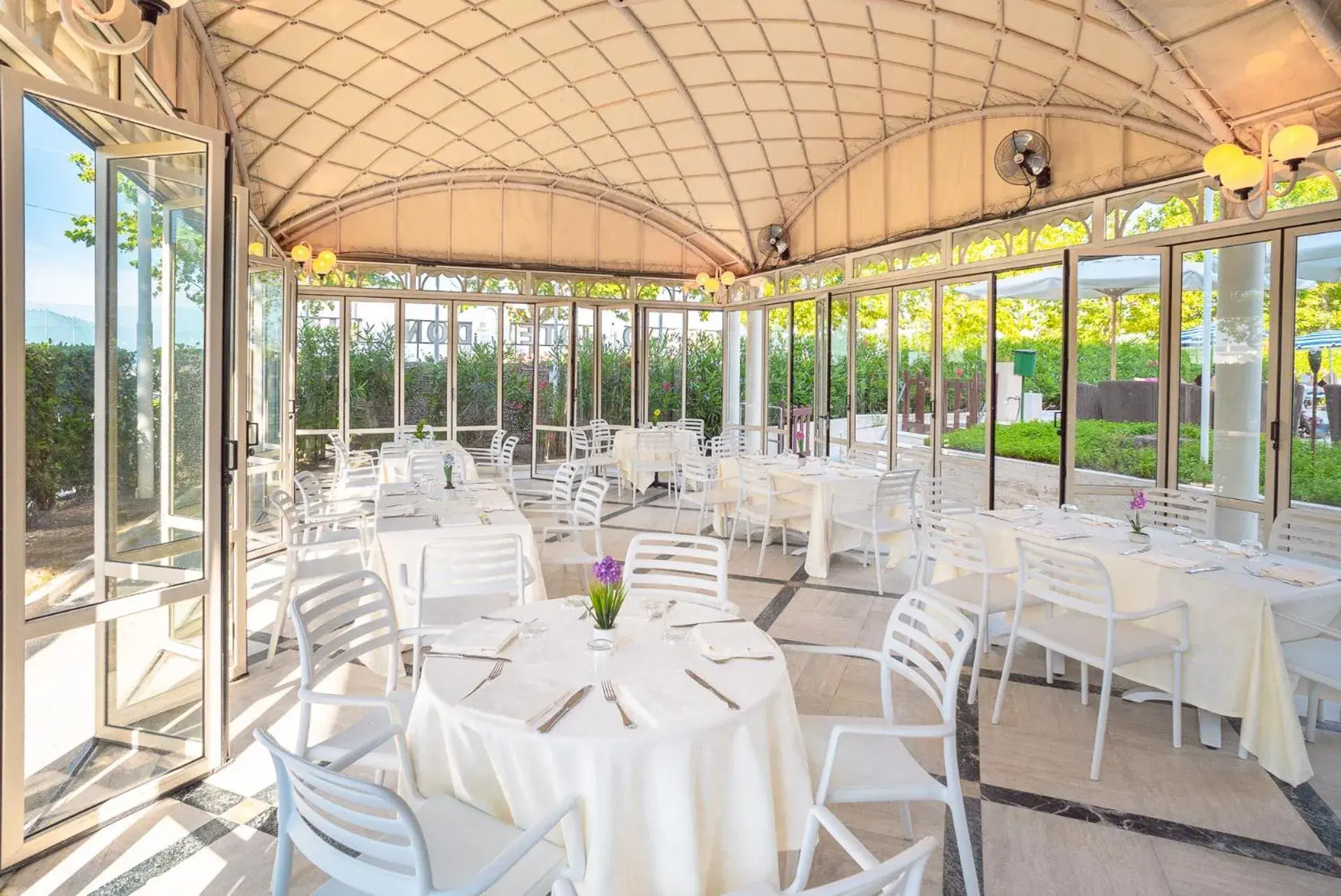 Restaurant/places to eat in Grand Hotel Don Juan Restaurant/places to eat in Grand Hotel Don Juan