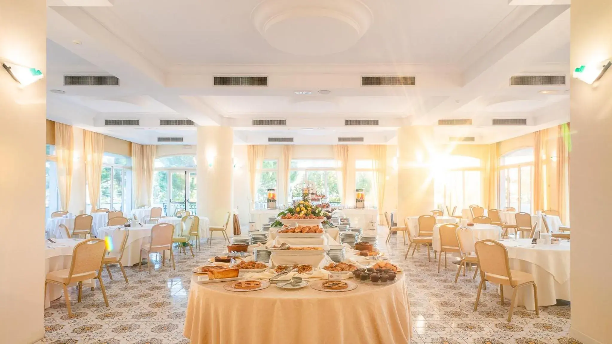Restaurant/places to eat in Grand Hotel Don Juan Restaurant/places to eat in Grand Hotel Don Juan
