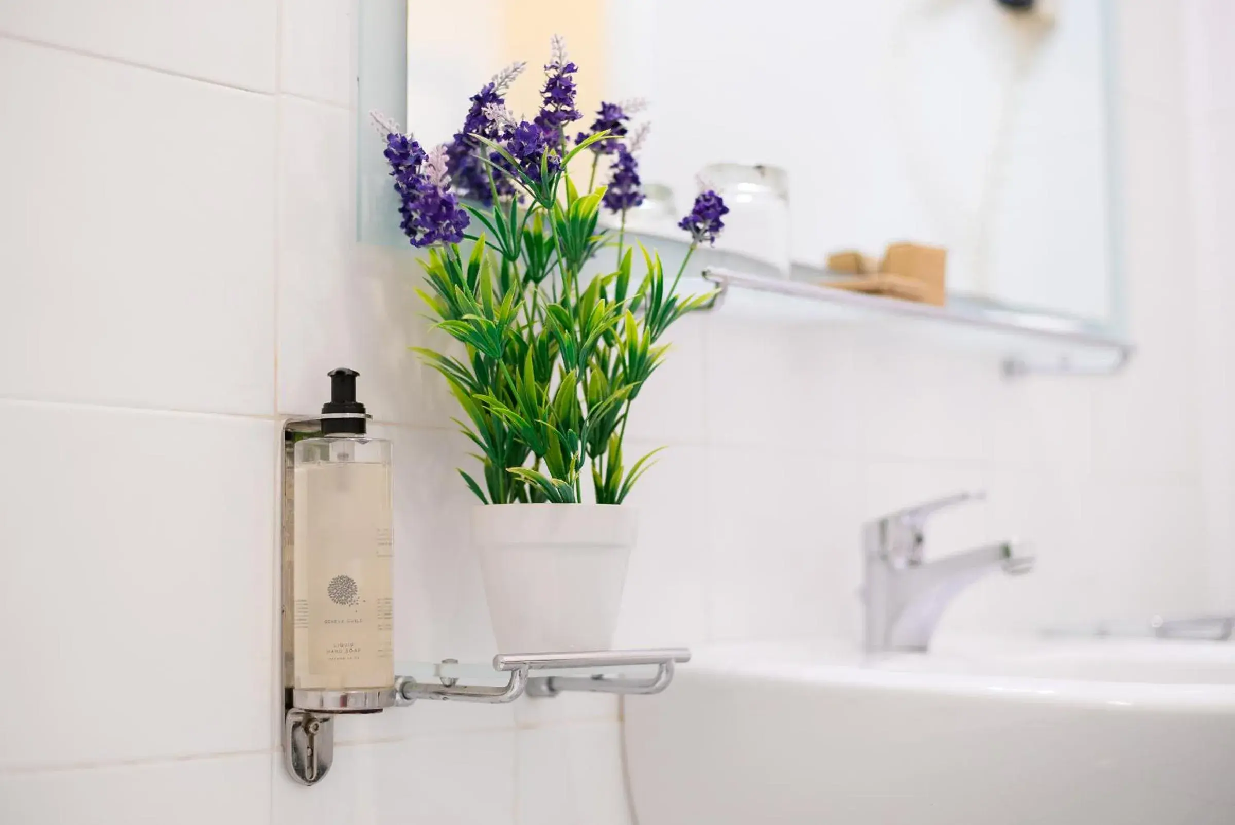 Bathroom in Grand Hotel Don Juan Bathroom in Grand Hotel Don Juan