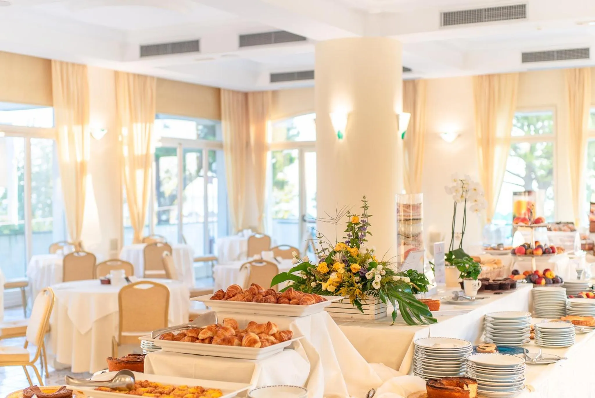 Pool view in Grand Hotel Don Juan