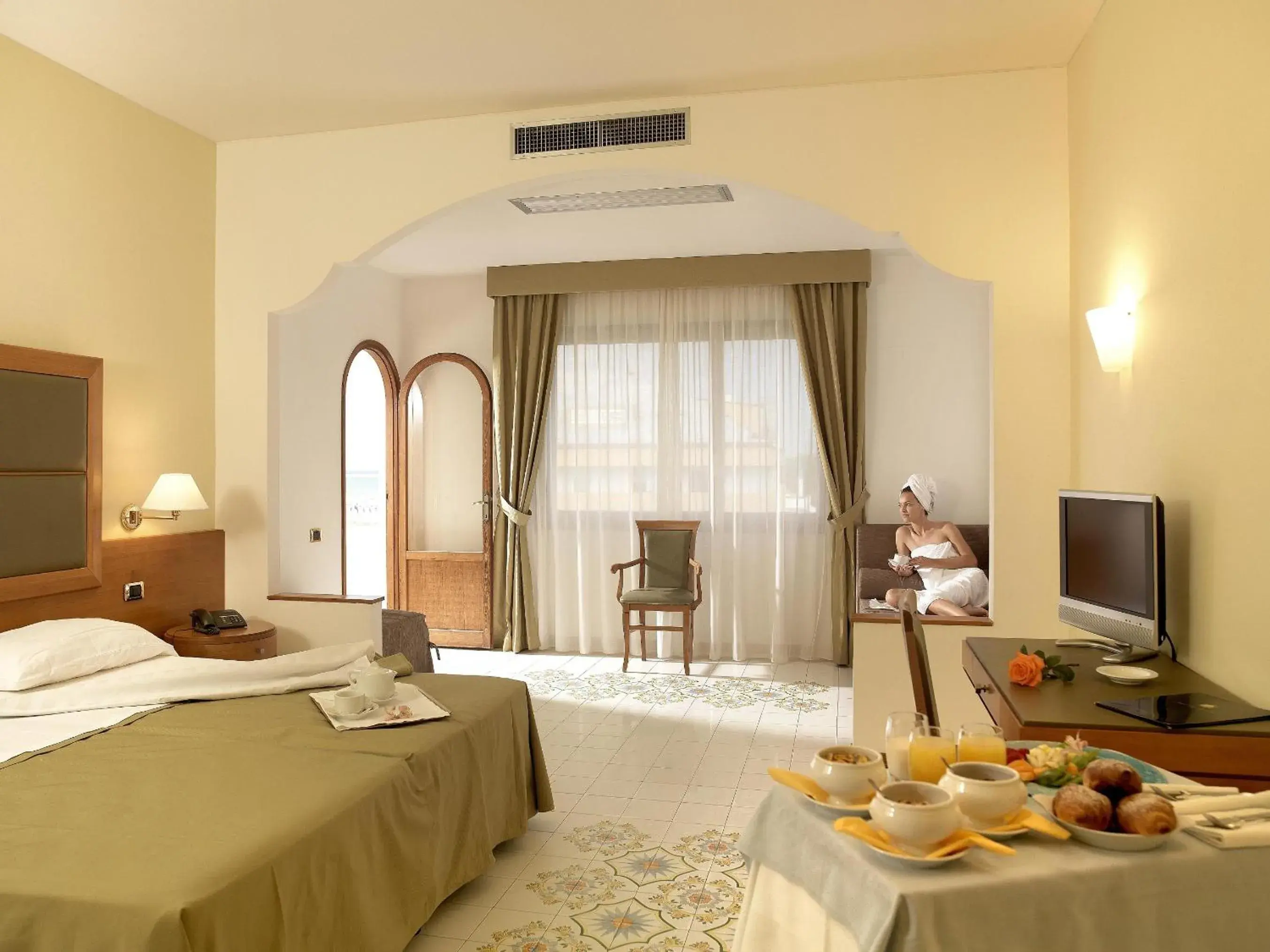 Food and drinks, Bed in Grand Hotel Don Juan Food and drinks, Bed in Grand Hotel Don Juan