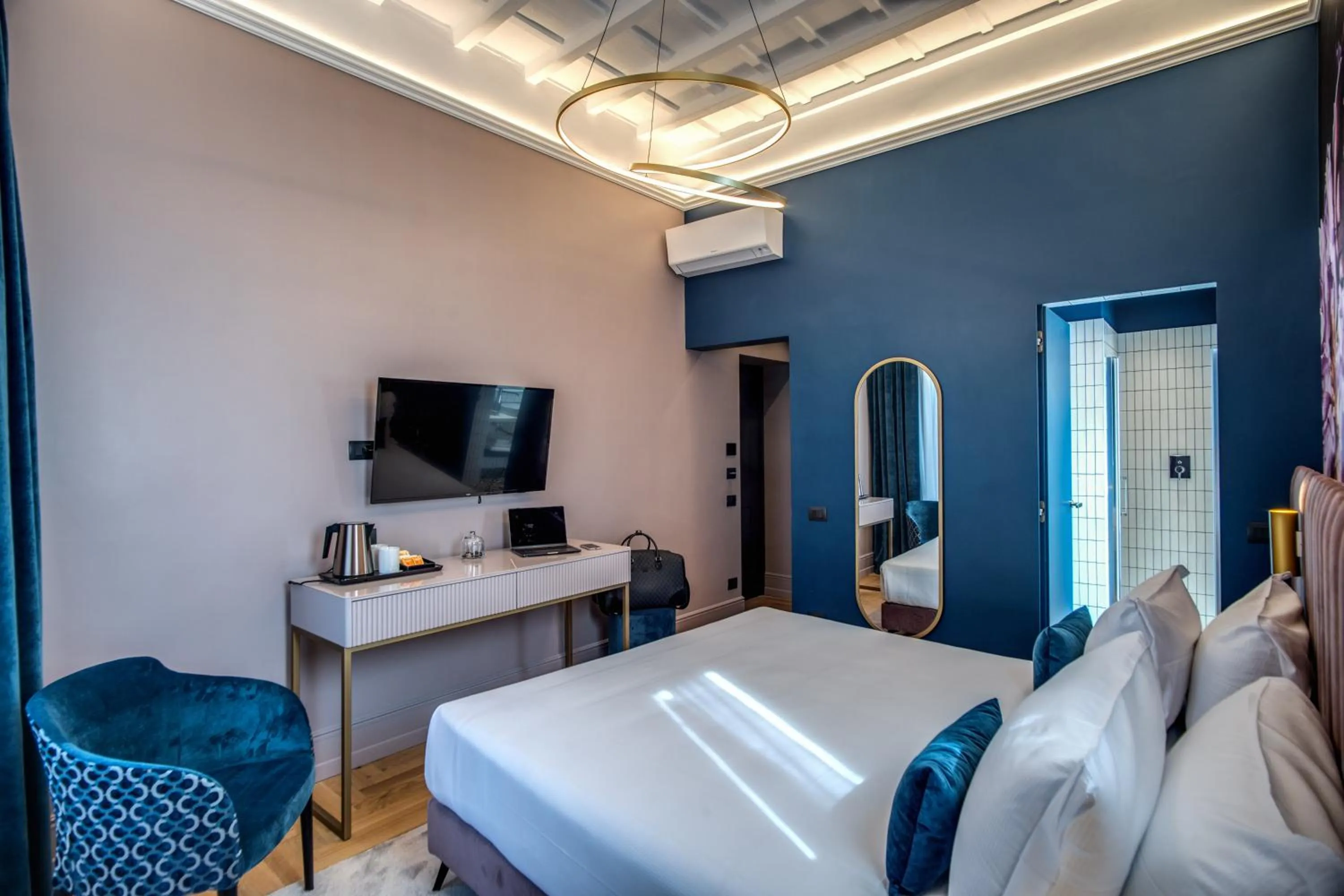 View (from property/room), Bed in Palazzetto Trevi