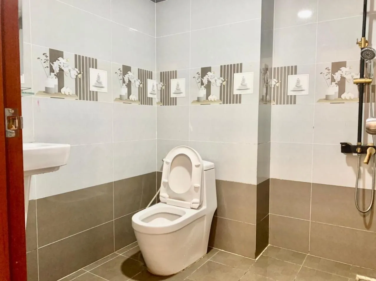 Bathroom in Nhan Duc Hotel