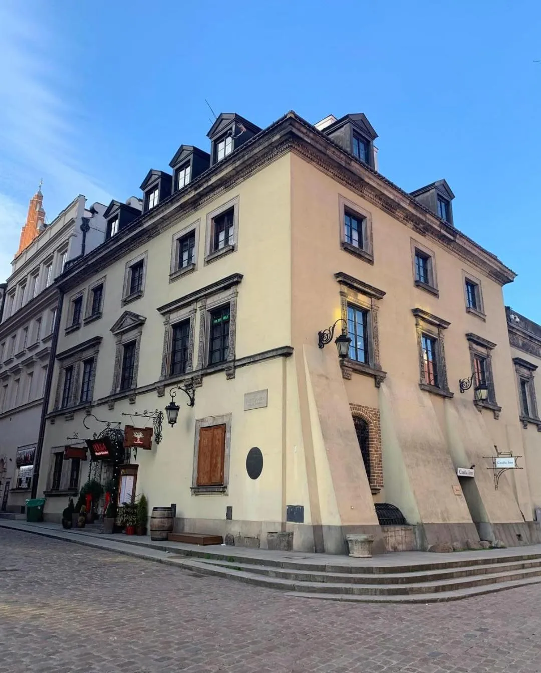 Property building in Castle Inn
