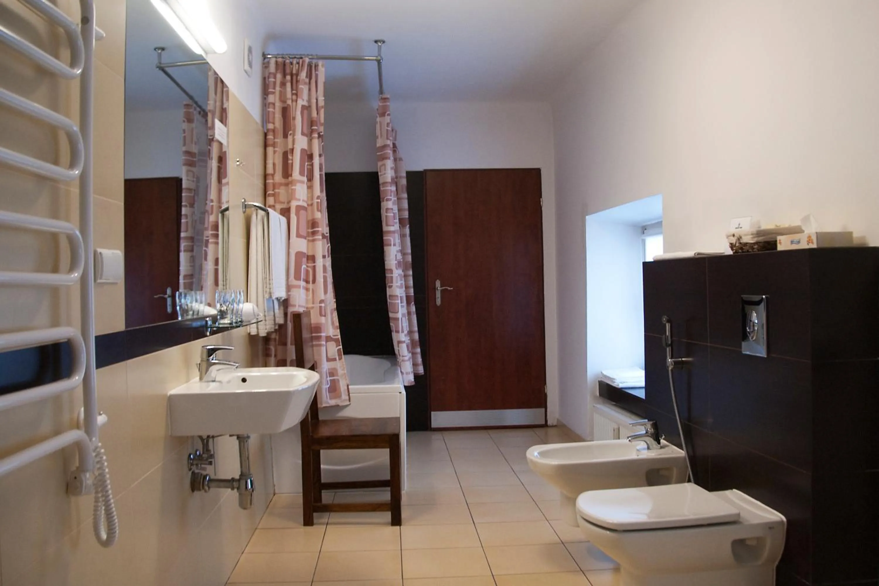 Toilet in Castle Inn