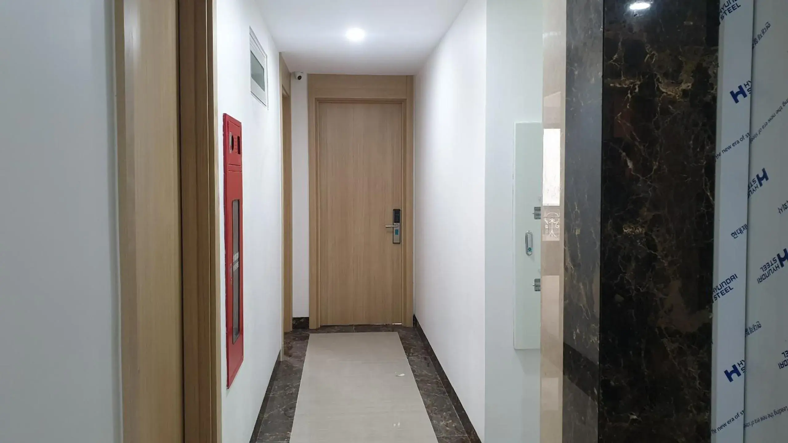 elevator in Era Cozy Apartment elevator in Era Cozy Apartment