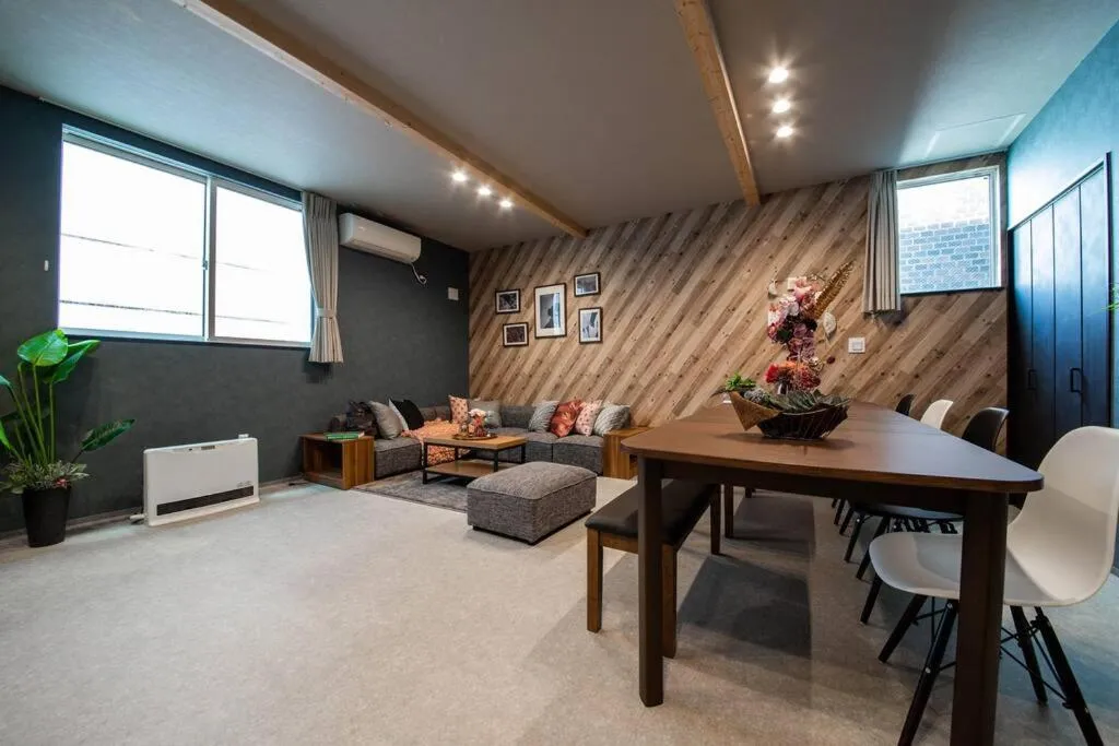 TV and multimedia in The PLAZA HOTEL S4W12