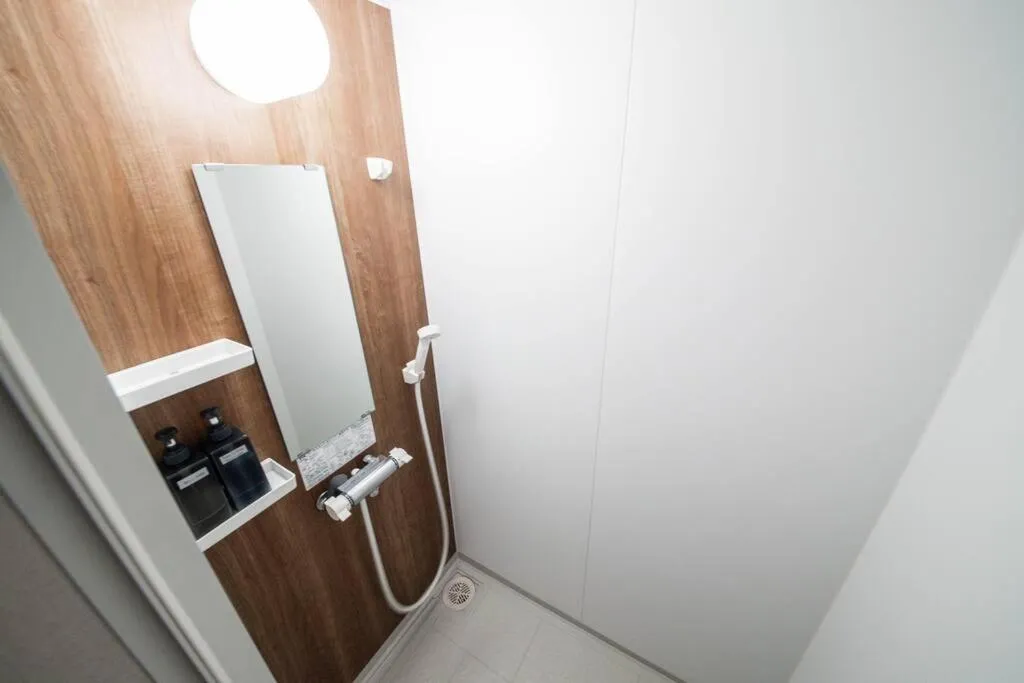 Shower in The PLAZA HOTEL S4W12