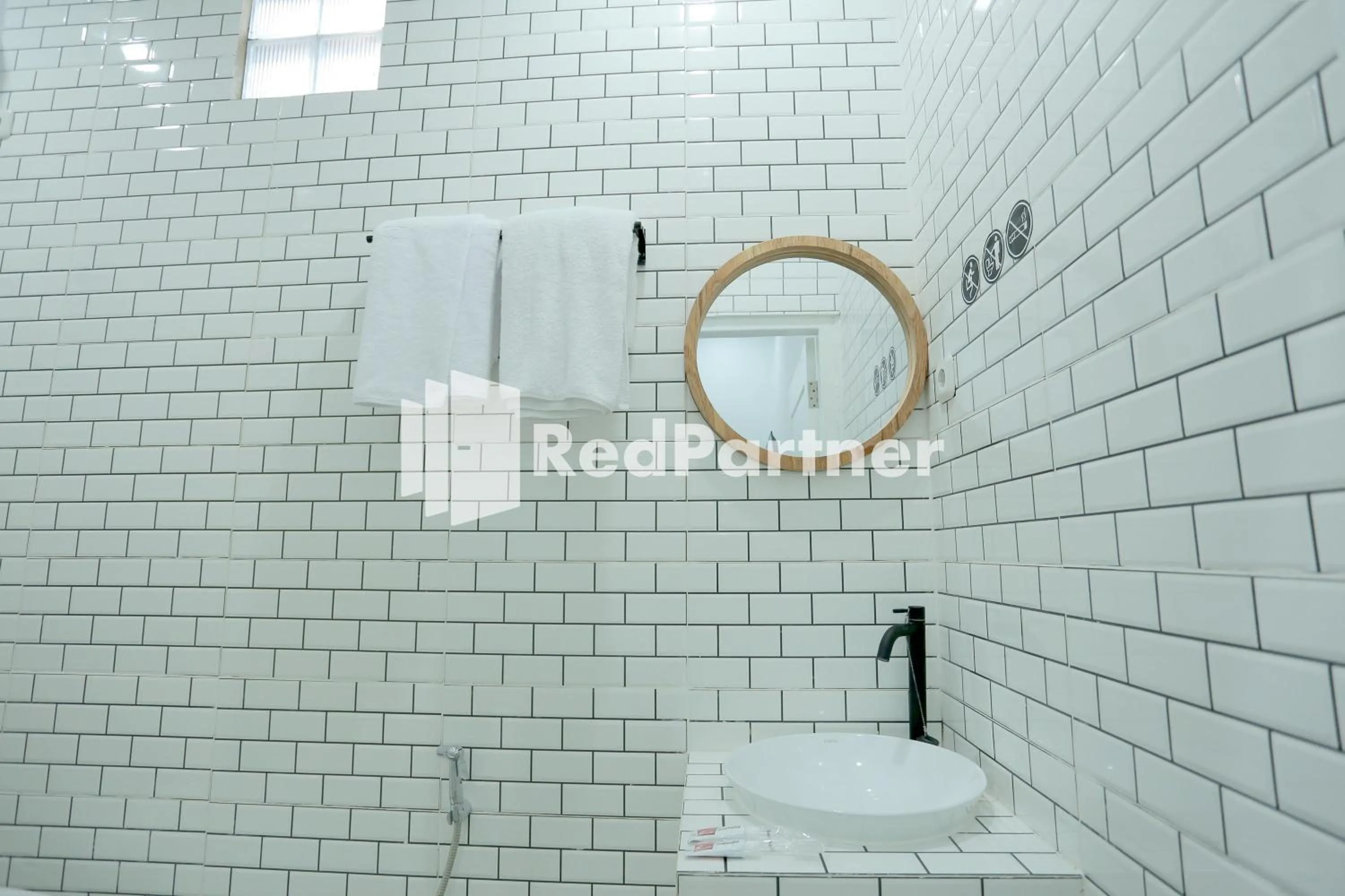 Bathroom in Pringgading Surf Camp Bengkulu Mitra RedDoorz