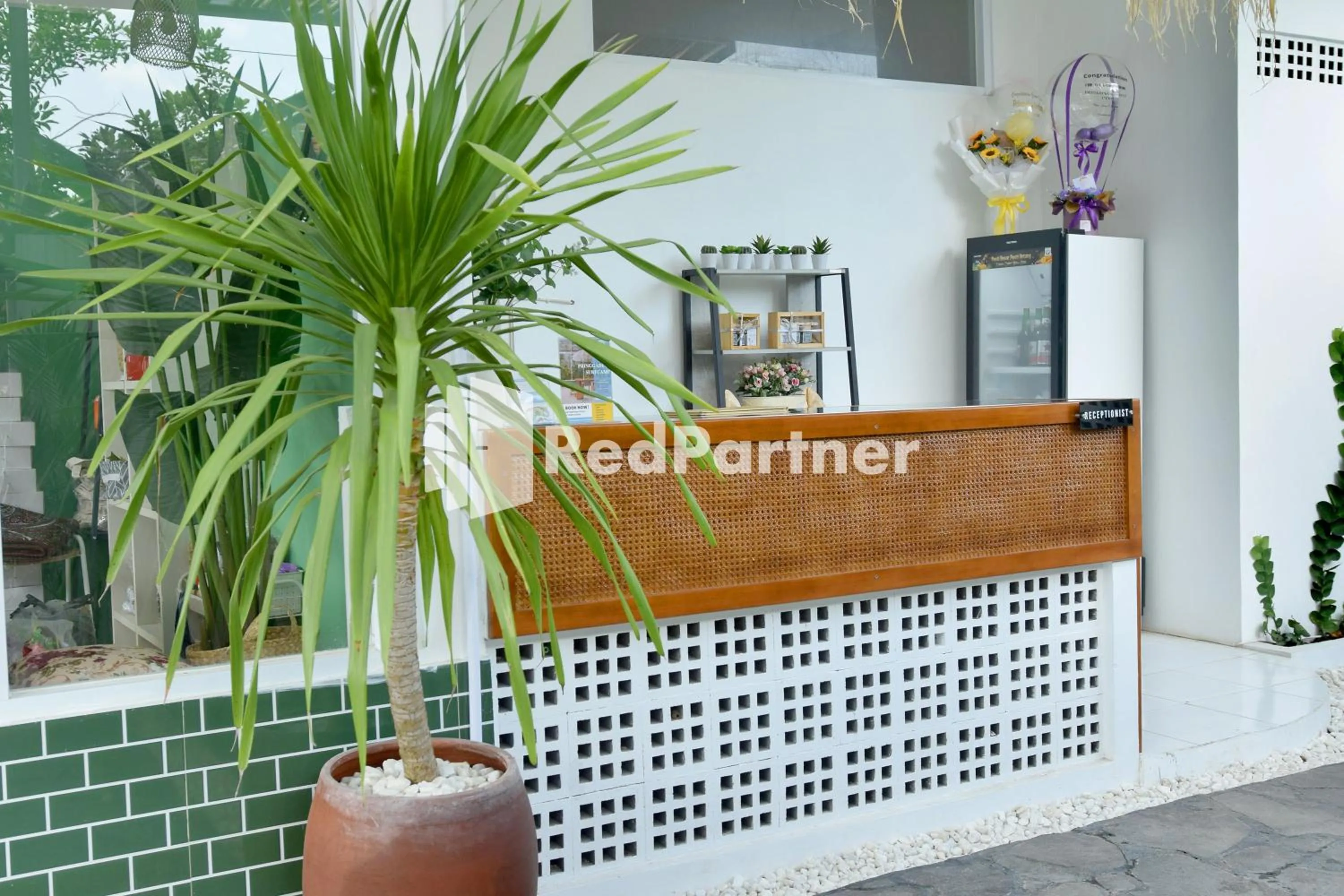 Lobby or reception in Pringgading Surf Camp Bengkulu Mitra RedDoorz